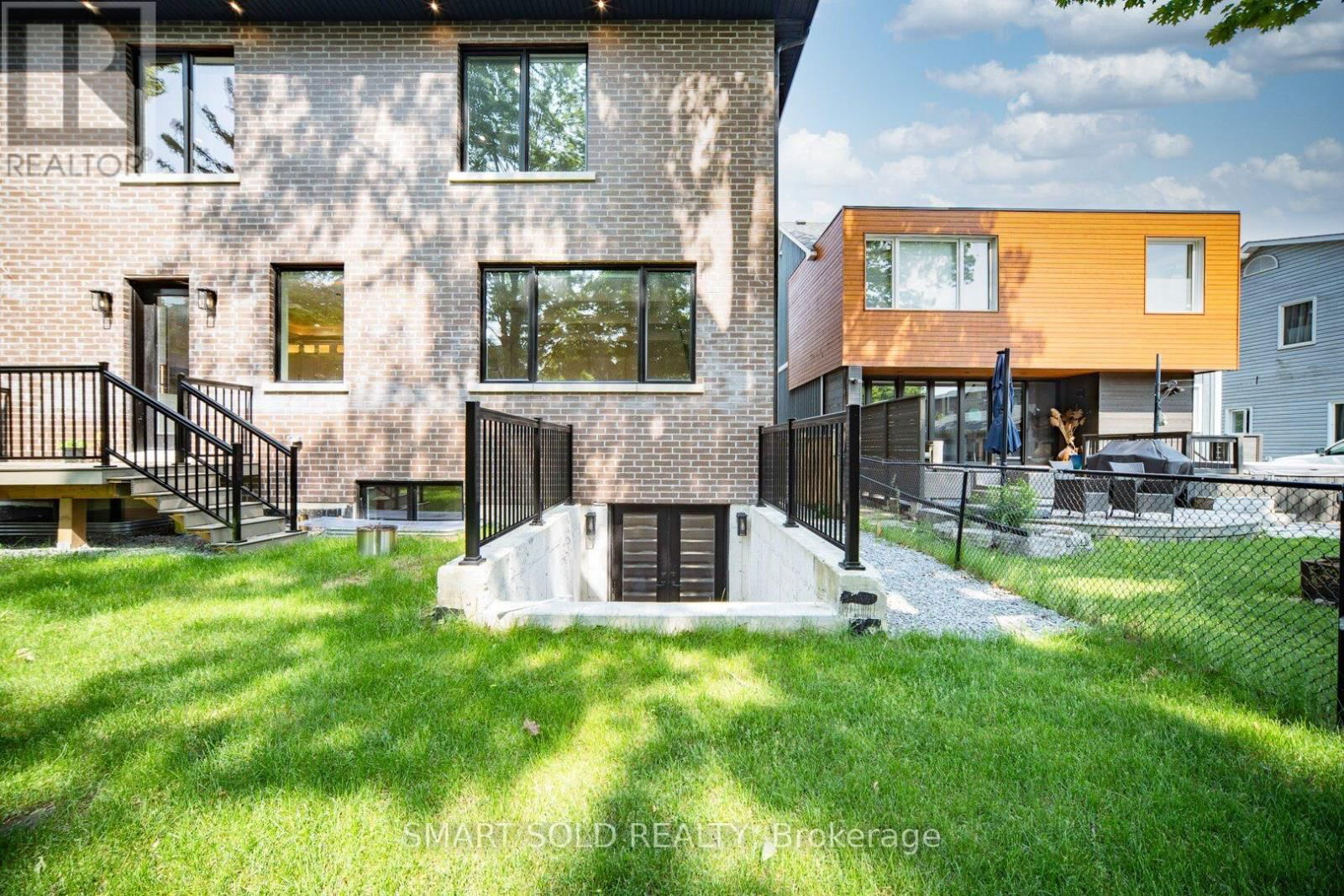 92 LLOYD STREET Image 36
