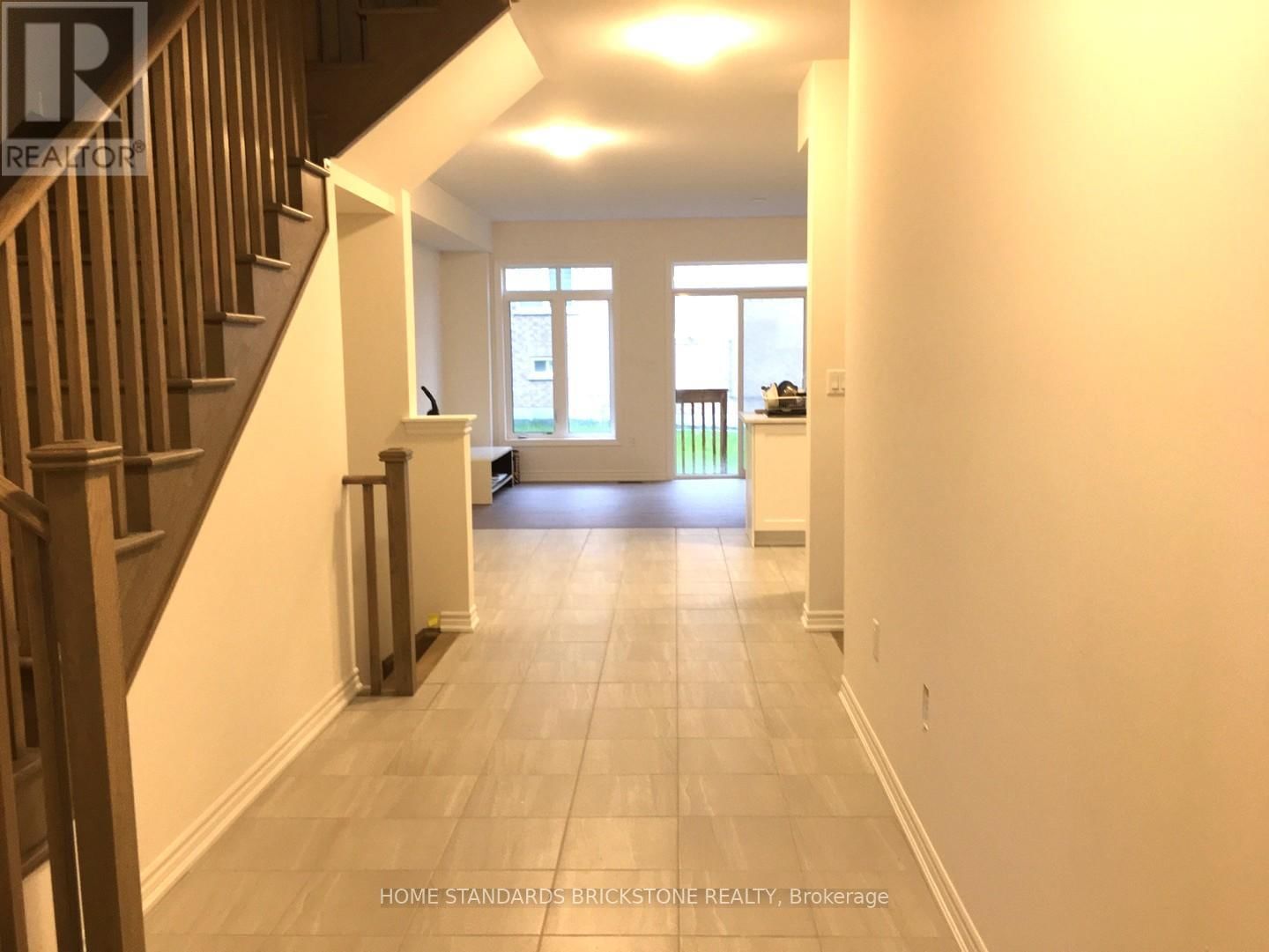 2225 GRAINGER LOOP Image 2