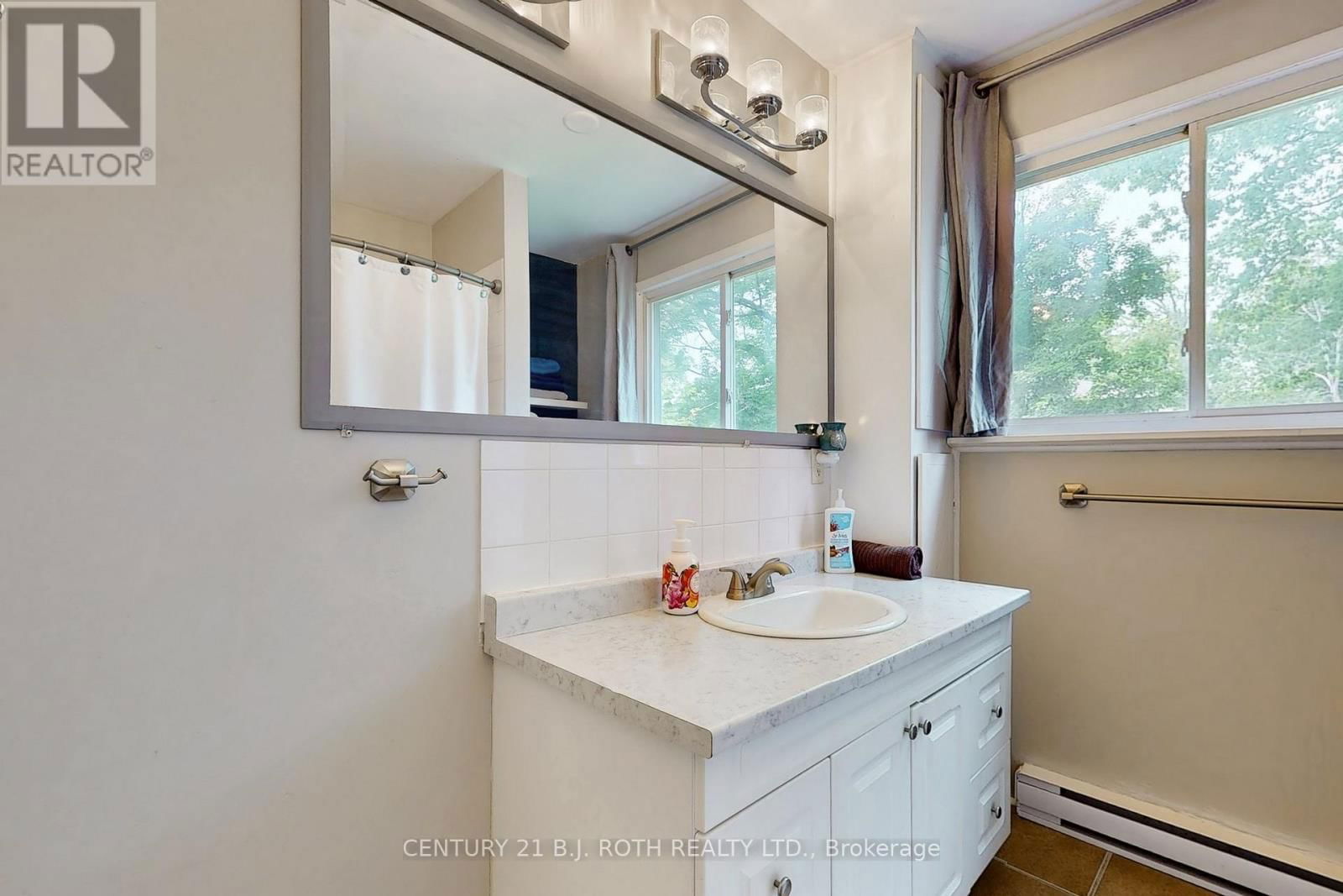 3948 ALDERLY AVENUE Image 25