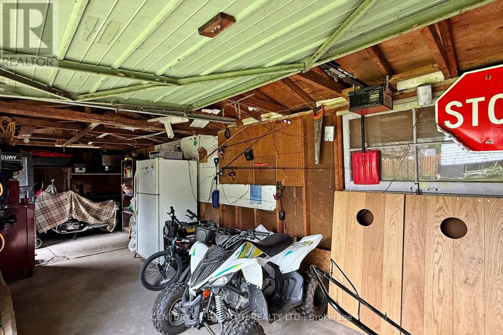 3948 ALDERLY AVENUE Image 32