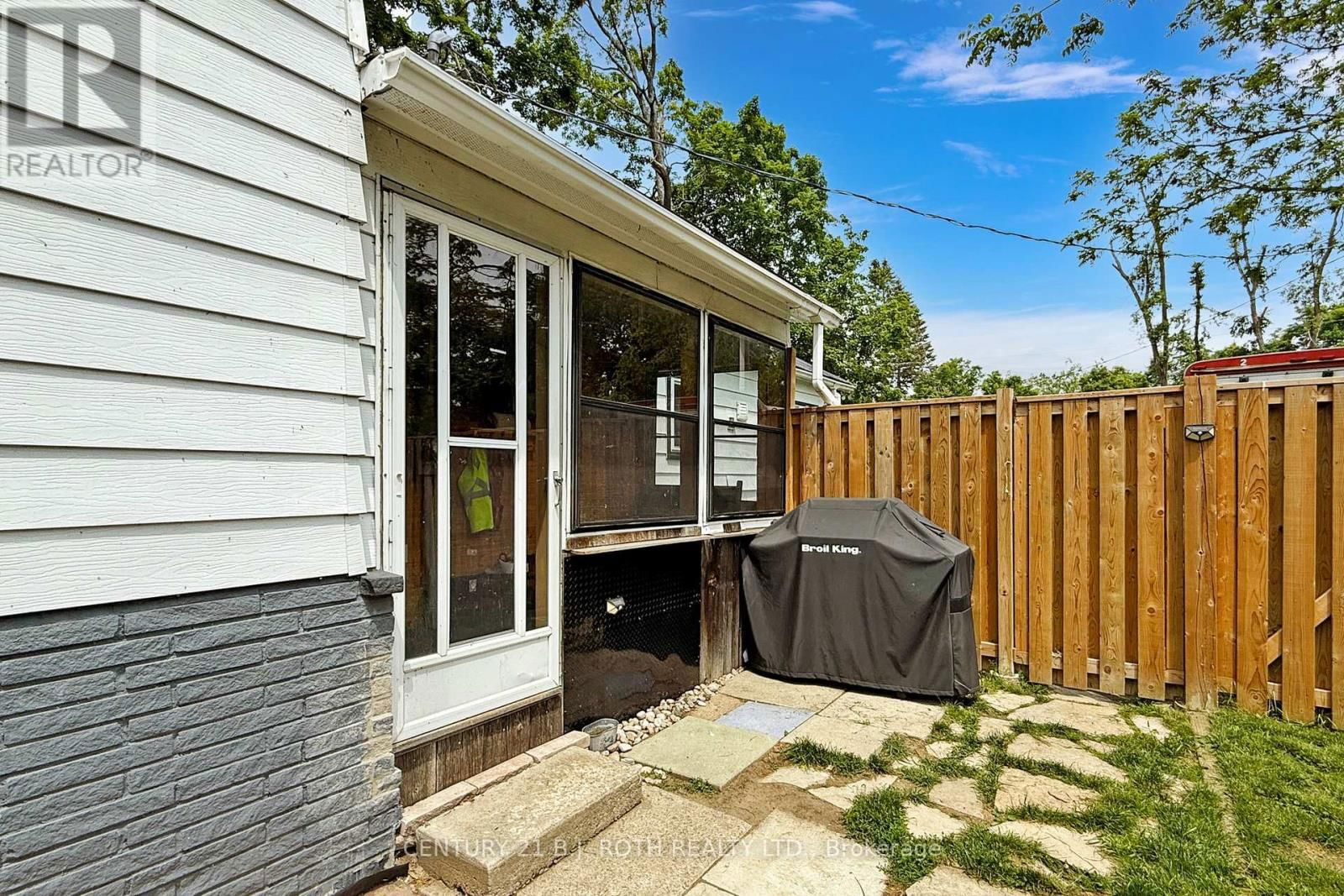 3948 ALDERLY AVENUE Image 40