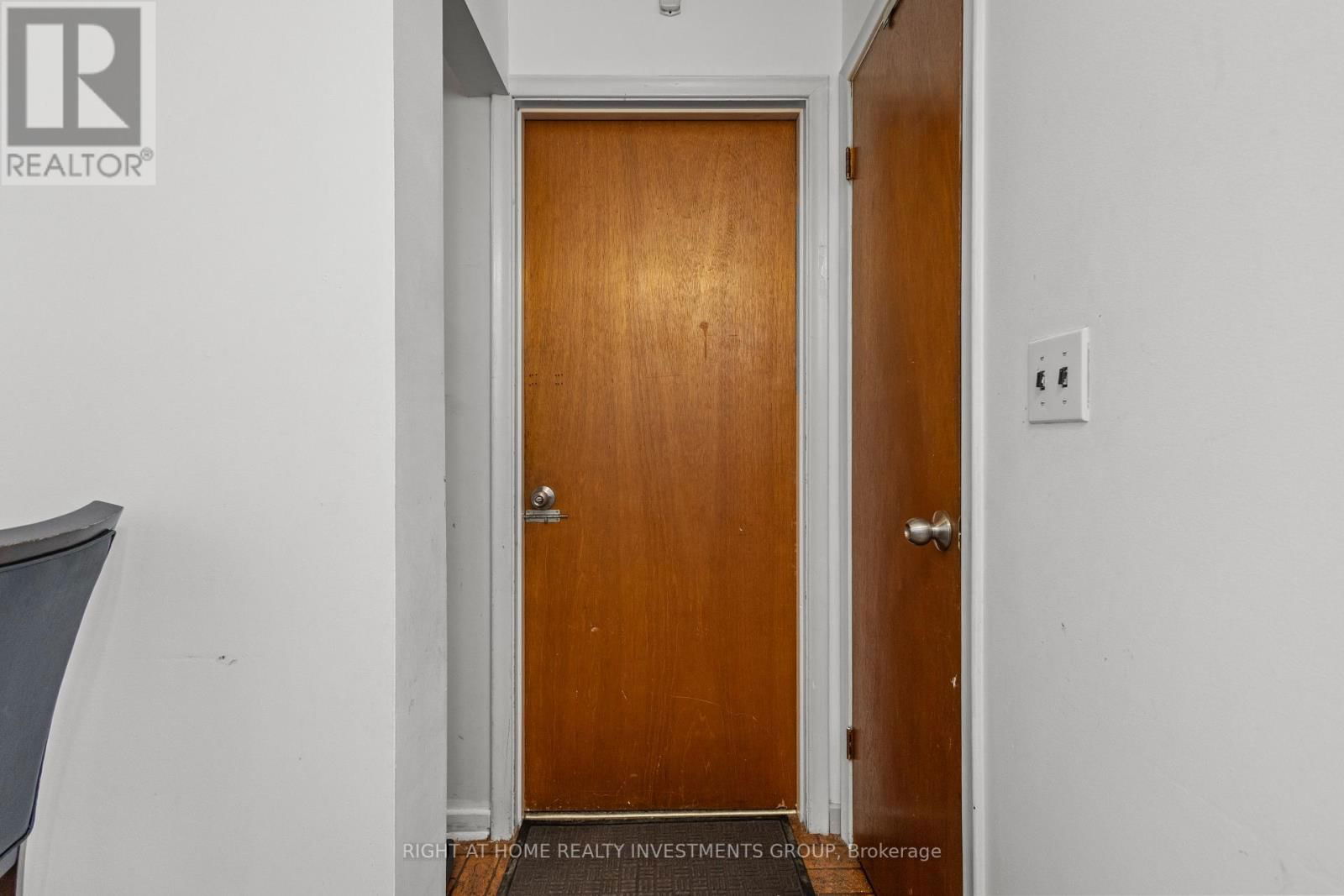 6745 MAIN STREET Image 15