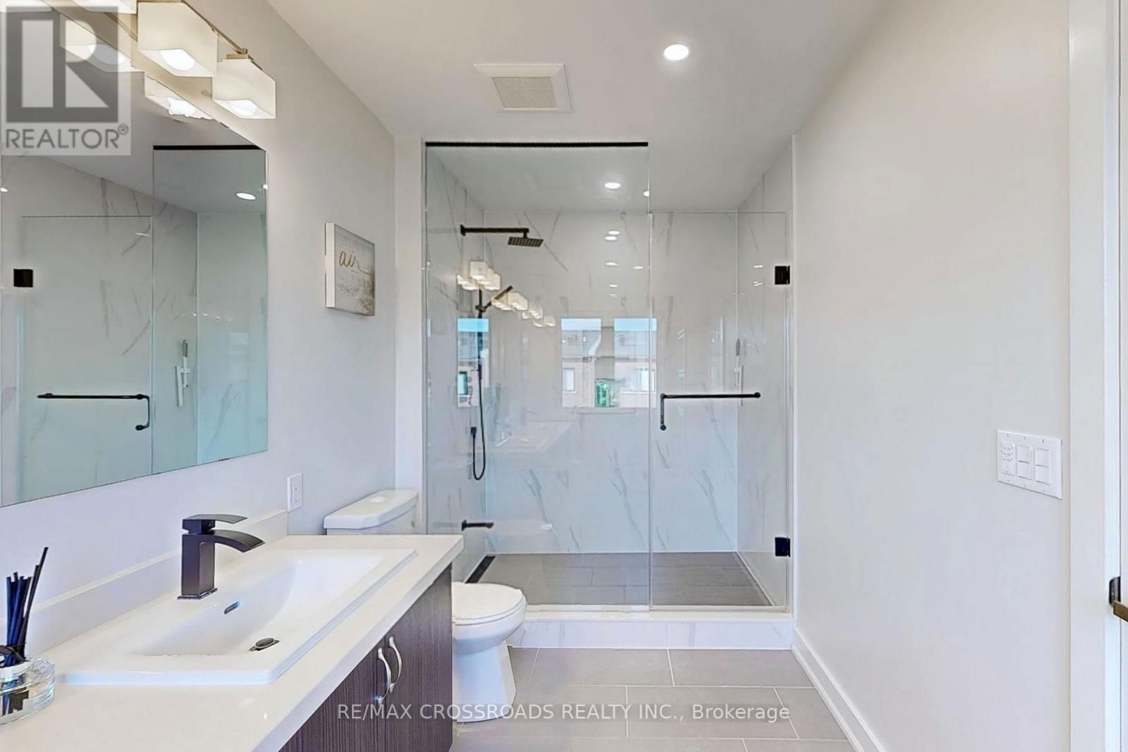 92 DARIOLE DRIVE Image 30