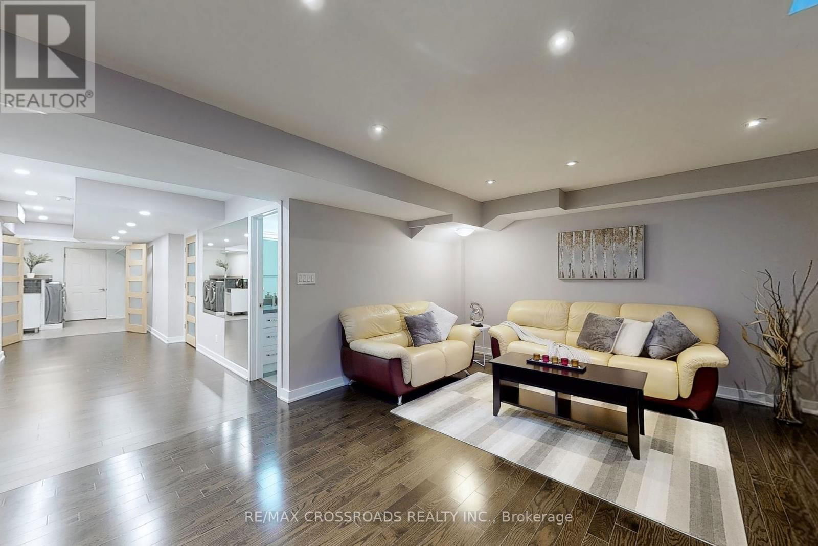92 DARIOLE DRIVE Image 39