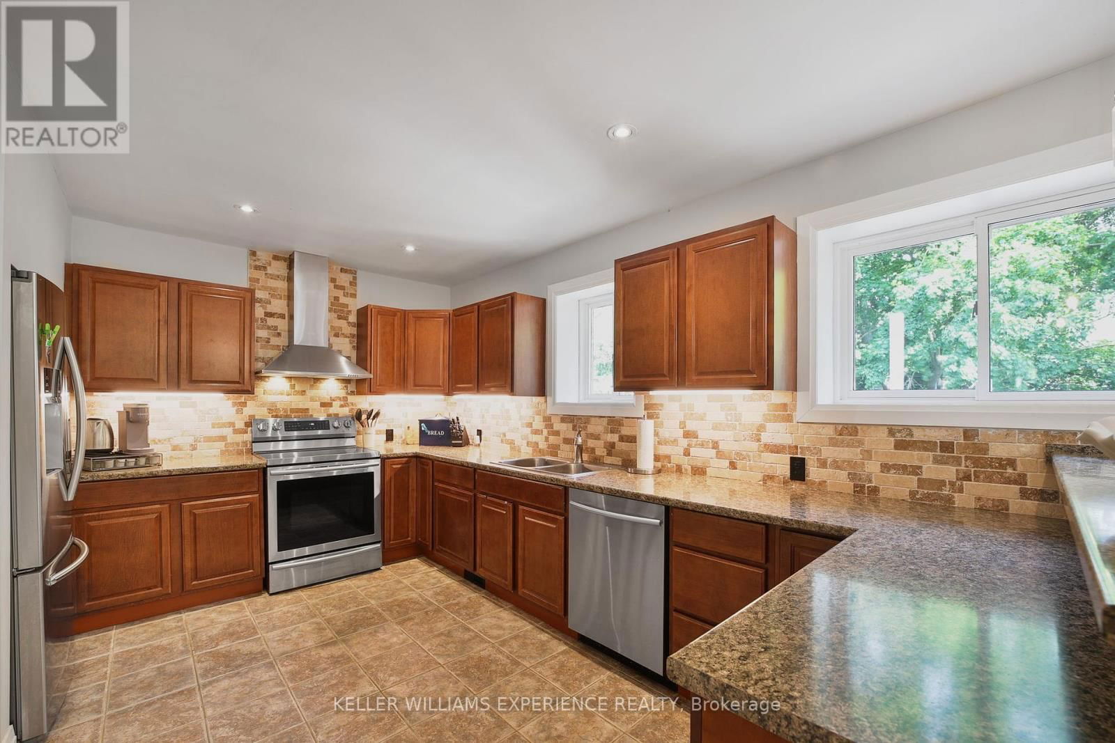 85 GLADMAN AVENUE Image 13