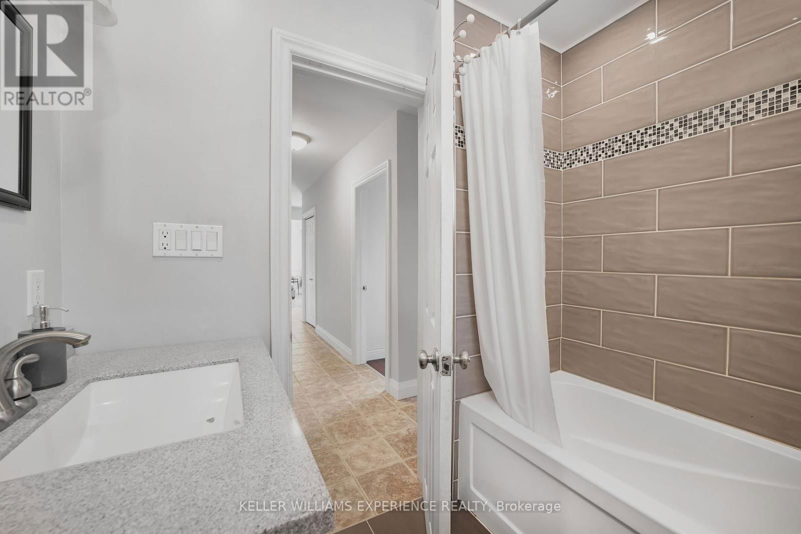 85 GLADMAN AVENUE Image 22
