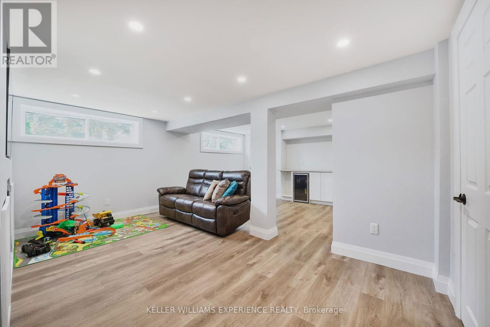 85 GLADMAN AVENUE Image 26