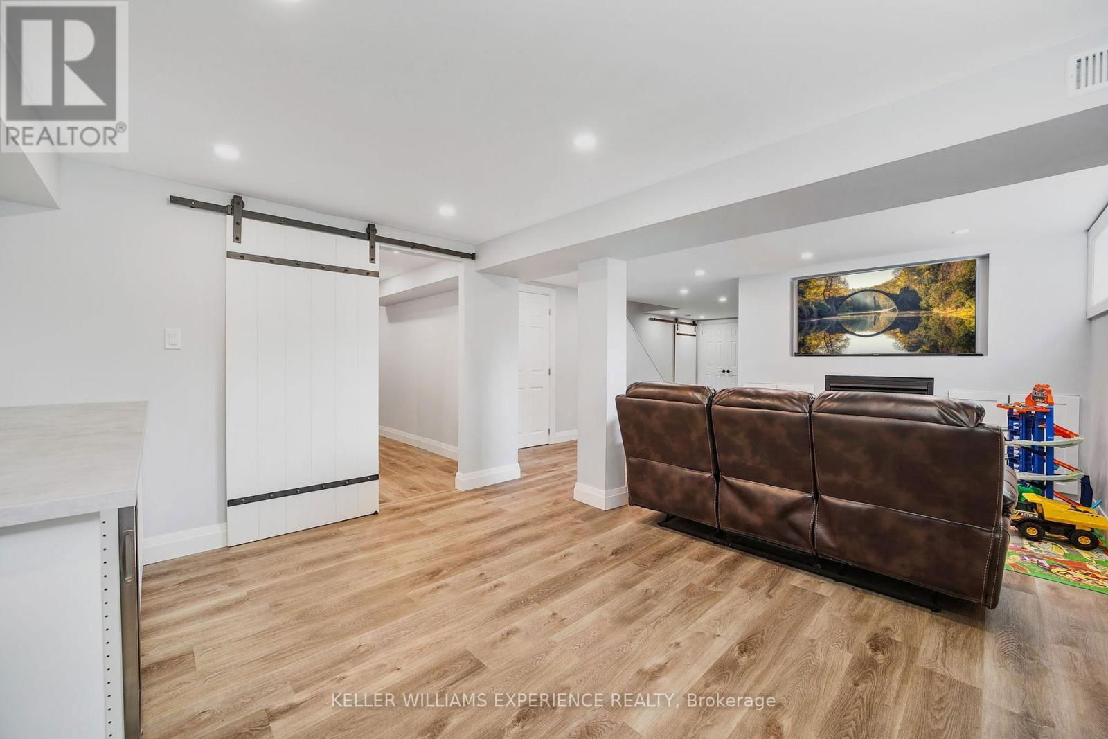 85 GLADMAN AVENUE Image 27