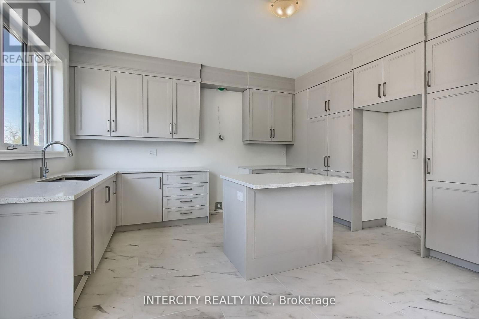 331 SEAVIEW HEIGHTS Image 10