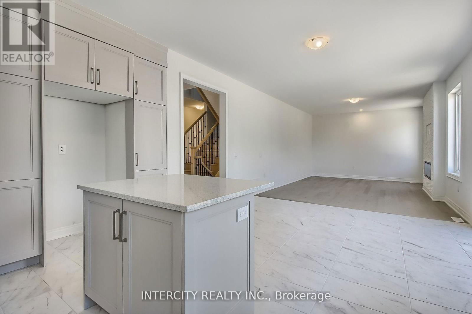 331 SEAVIEW HEIGHTS Image 12
