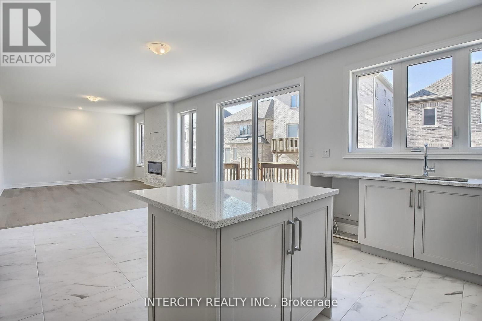 331 SEAVIEW HEIGHTS Image 13