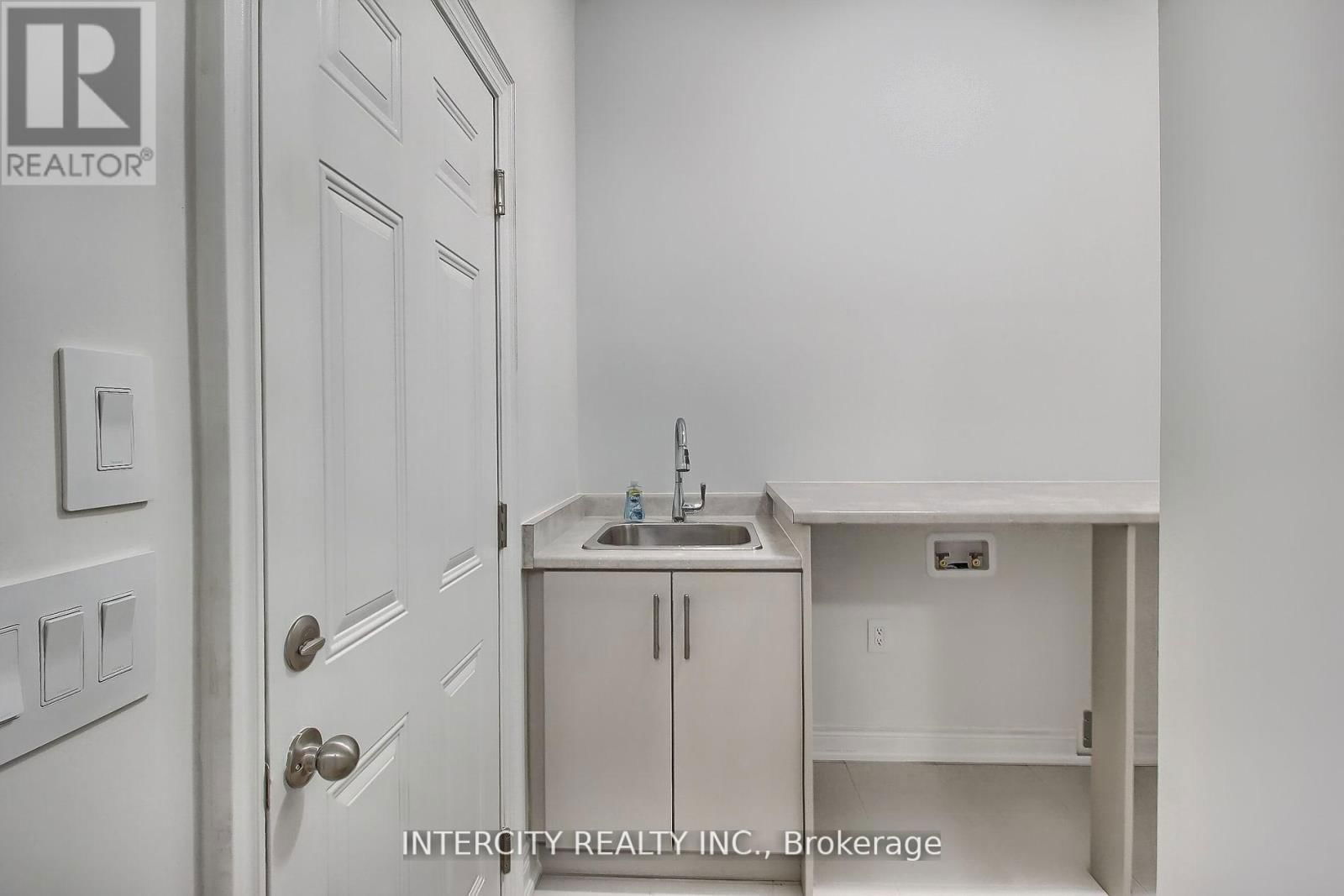 331 SEAVIEW HEIGHTS Image 21