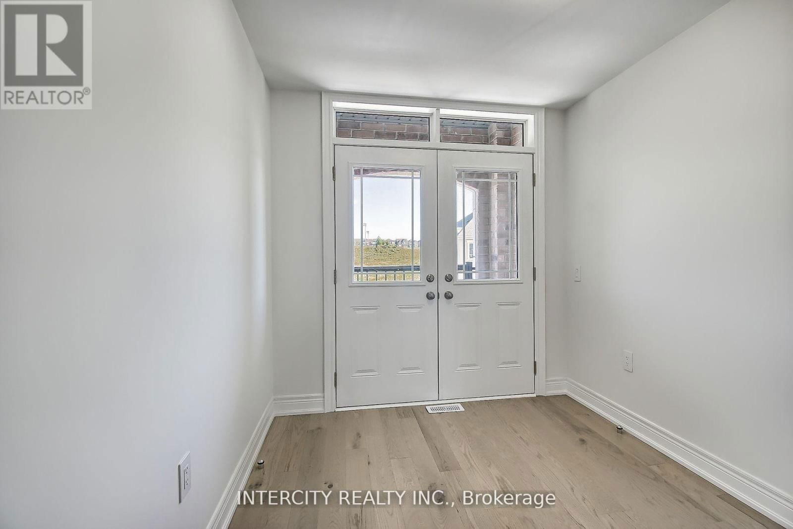 331 SEAVIEW HEIGHTS Image 24