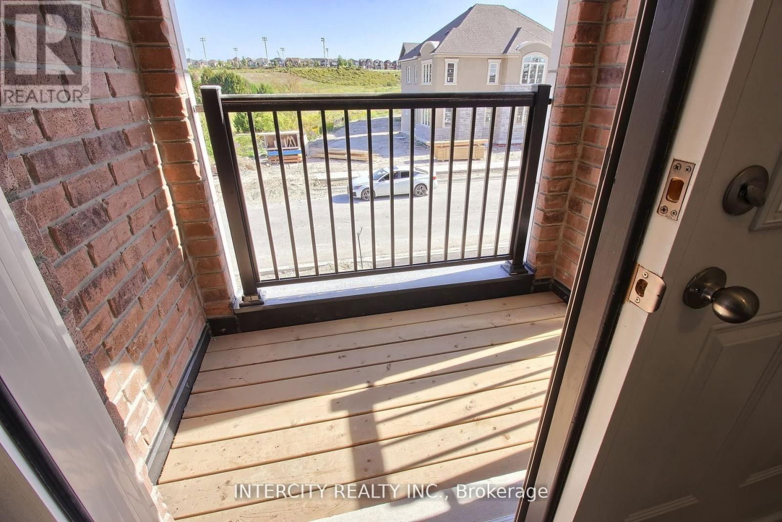 331 SEAVIEW HEIGHTS Image 25