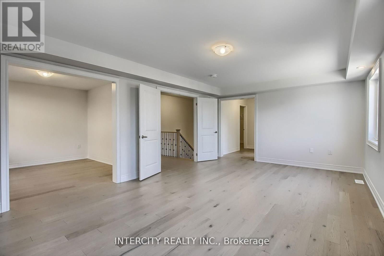 331 SEAVIEW HEIGHTS Image 28