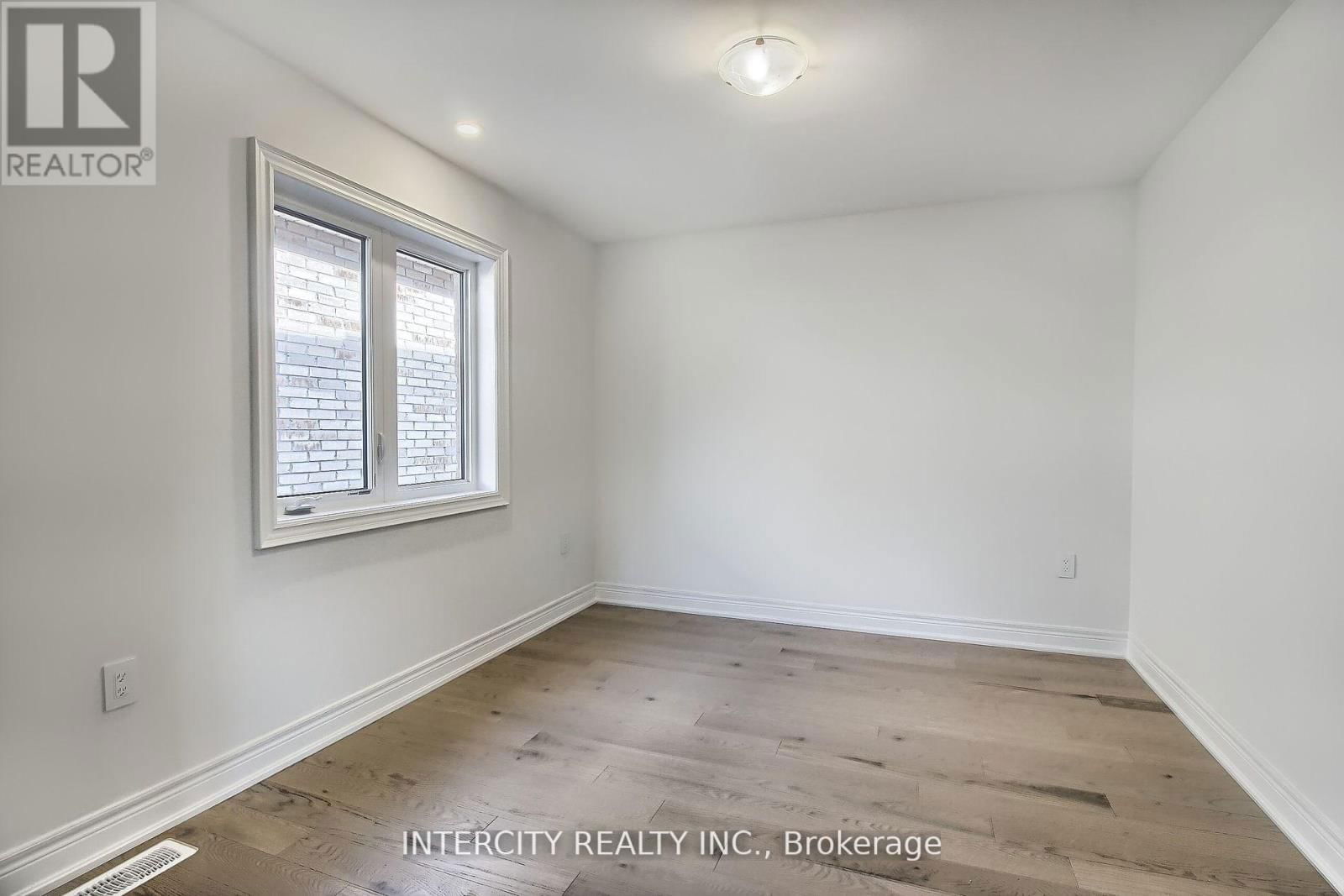 331 SEAVIEW HEIGHTS Image 29