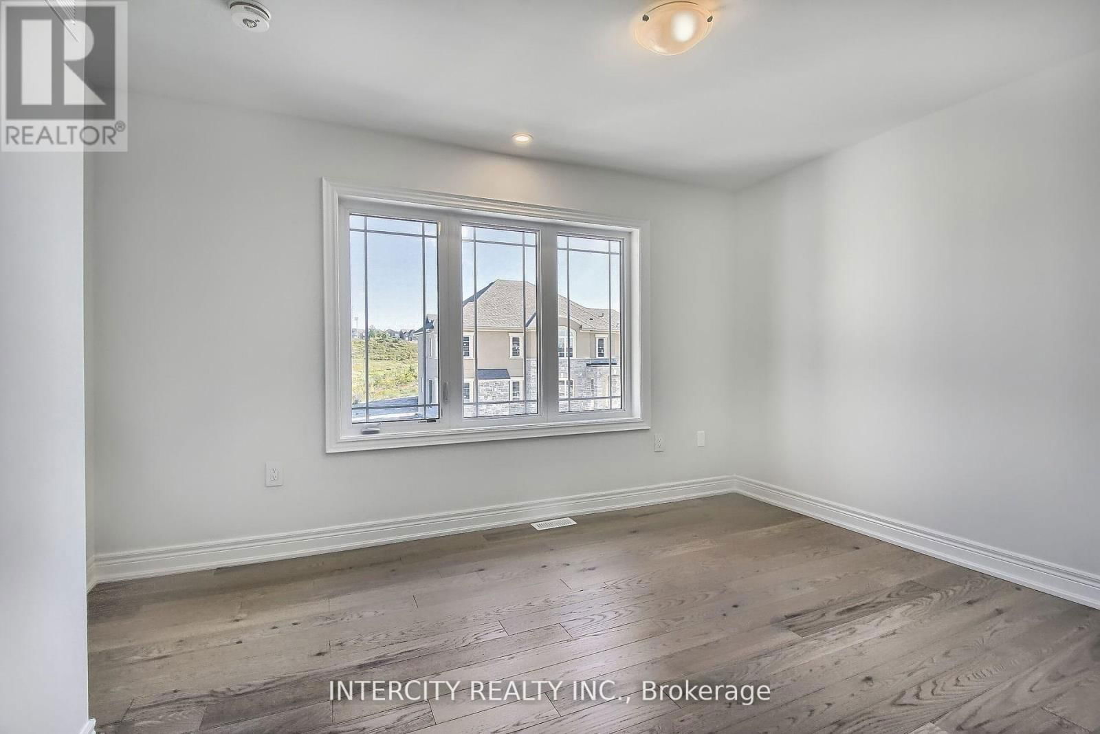 331 SEAVIEW HEIGHTS Image 36