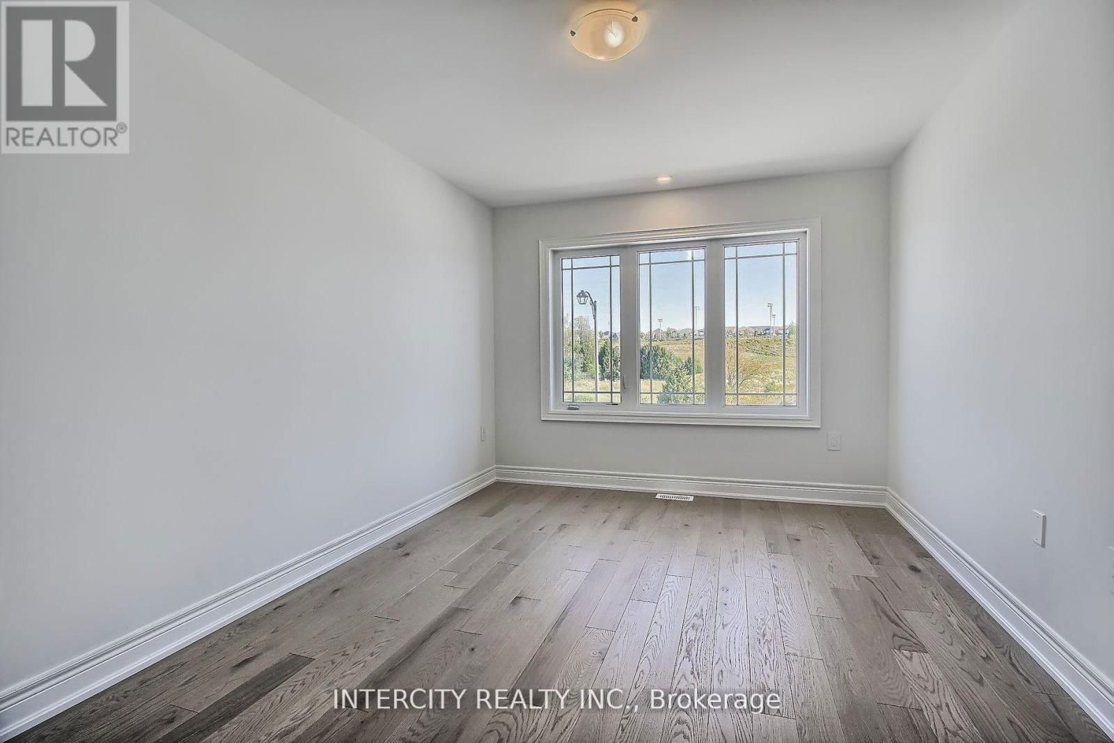 331 SEAVIEW HEIGHTS Image 37