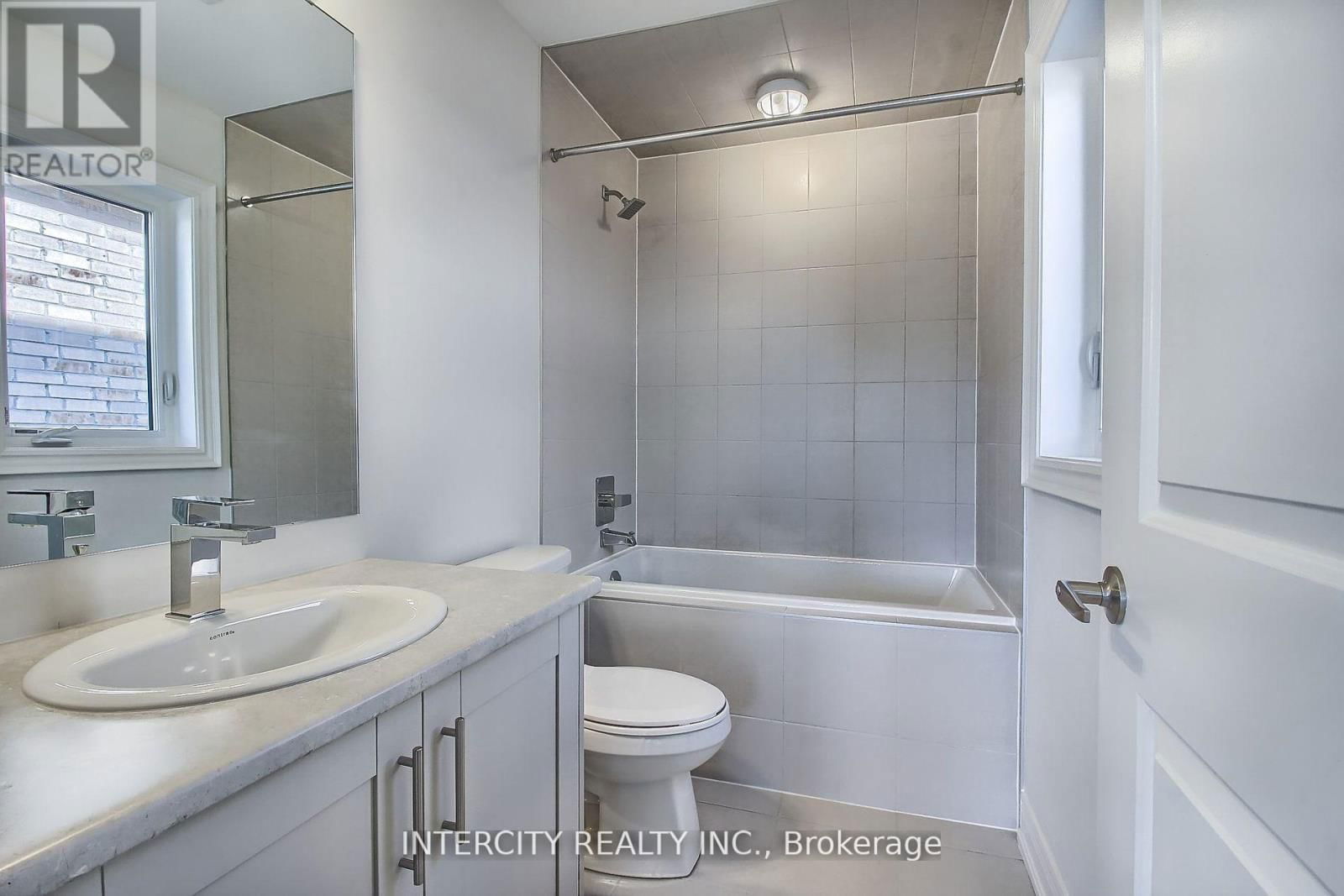 331 SEAVIEW HEIGHTS Image 39