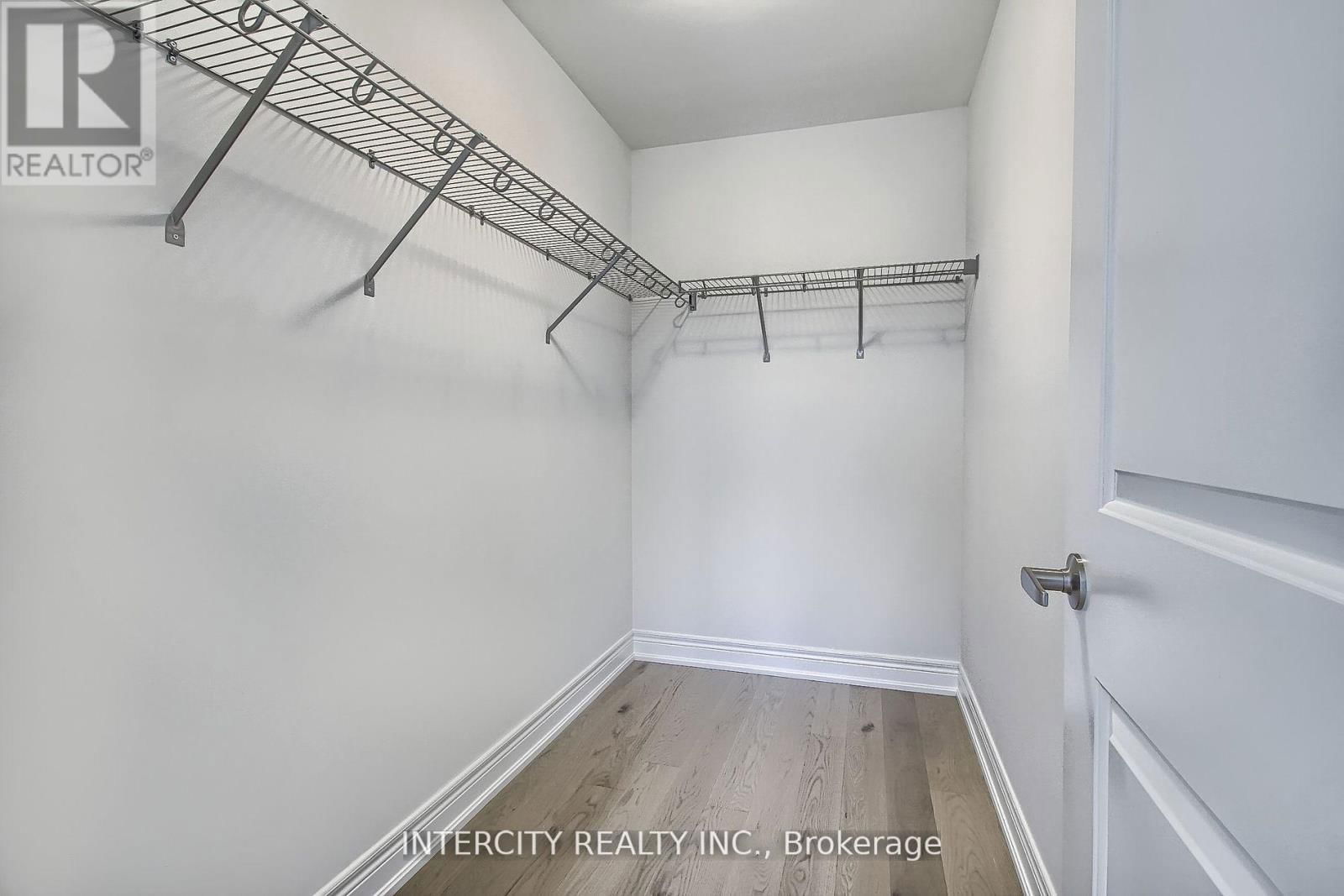 331 SEAVIEW HEIGHTS Image 40