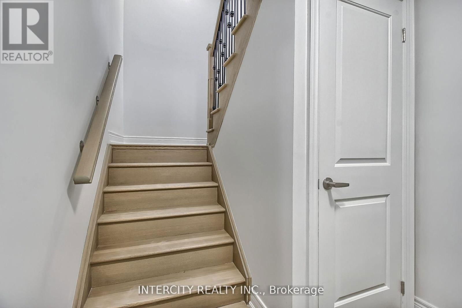 331 SEAVIEW HEIGHTS Image 41