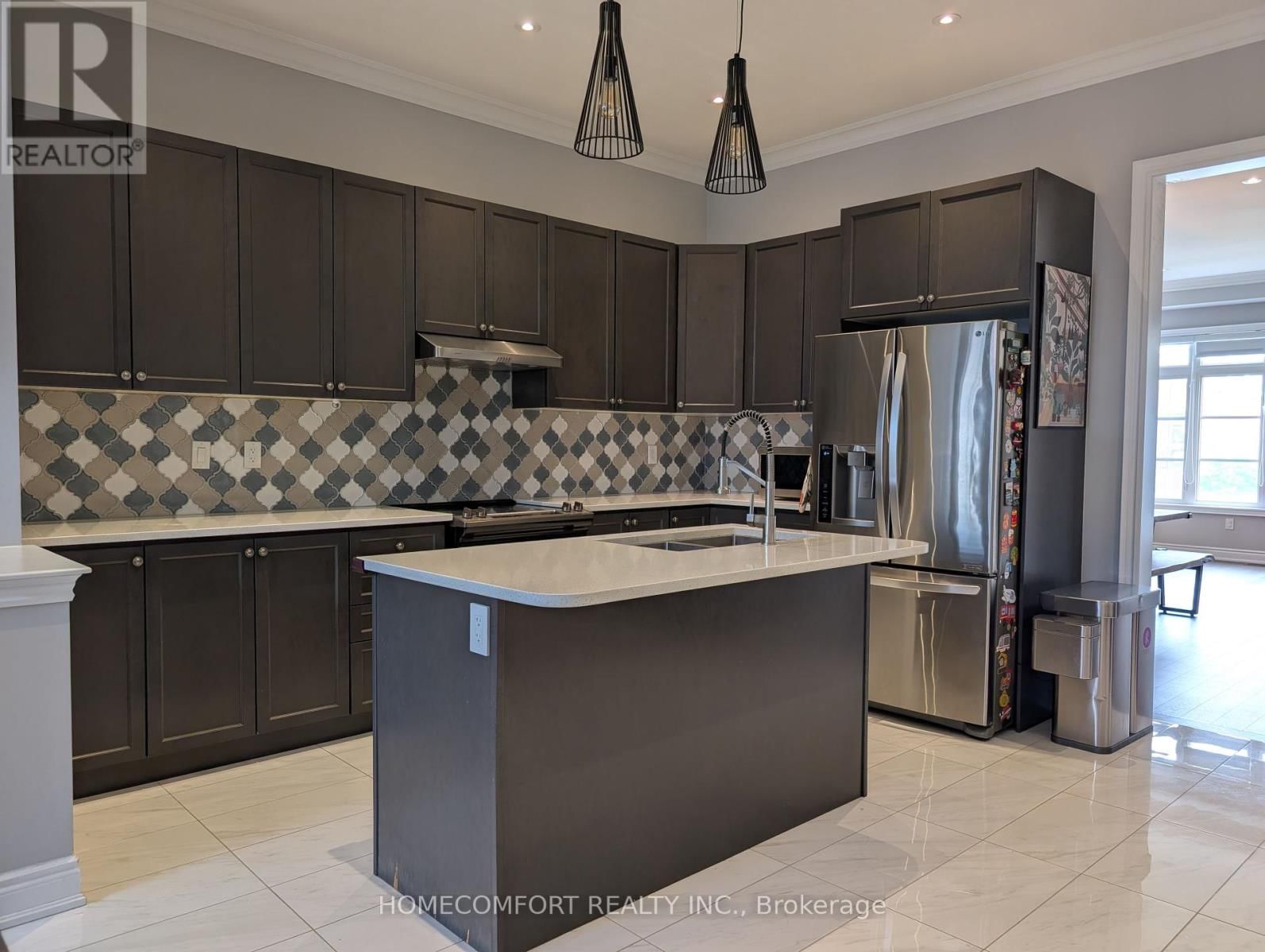 230 PARADELLE DRIVE Image 10