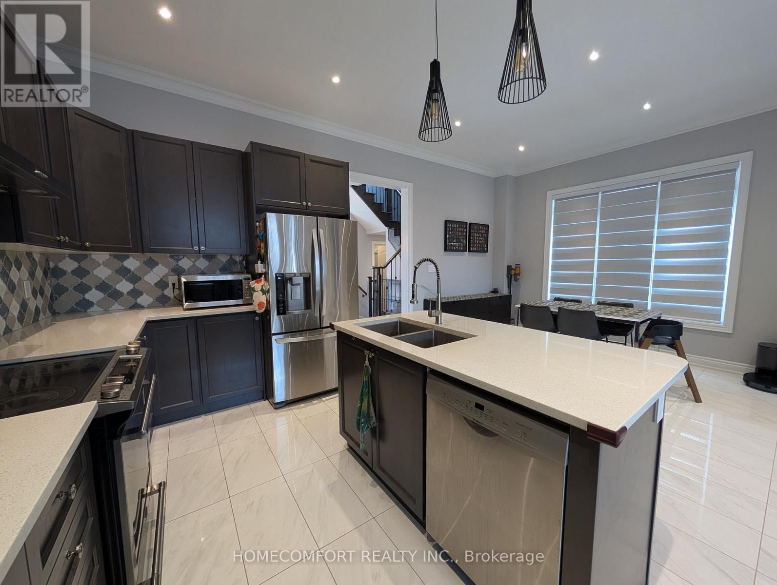 230 PARADELLE DRIVE Image 13
