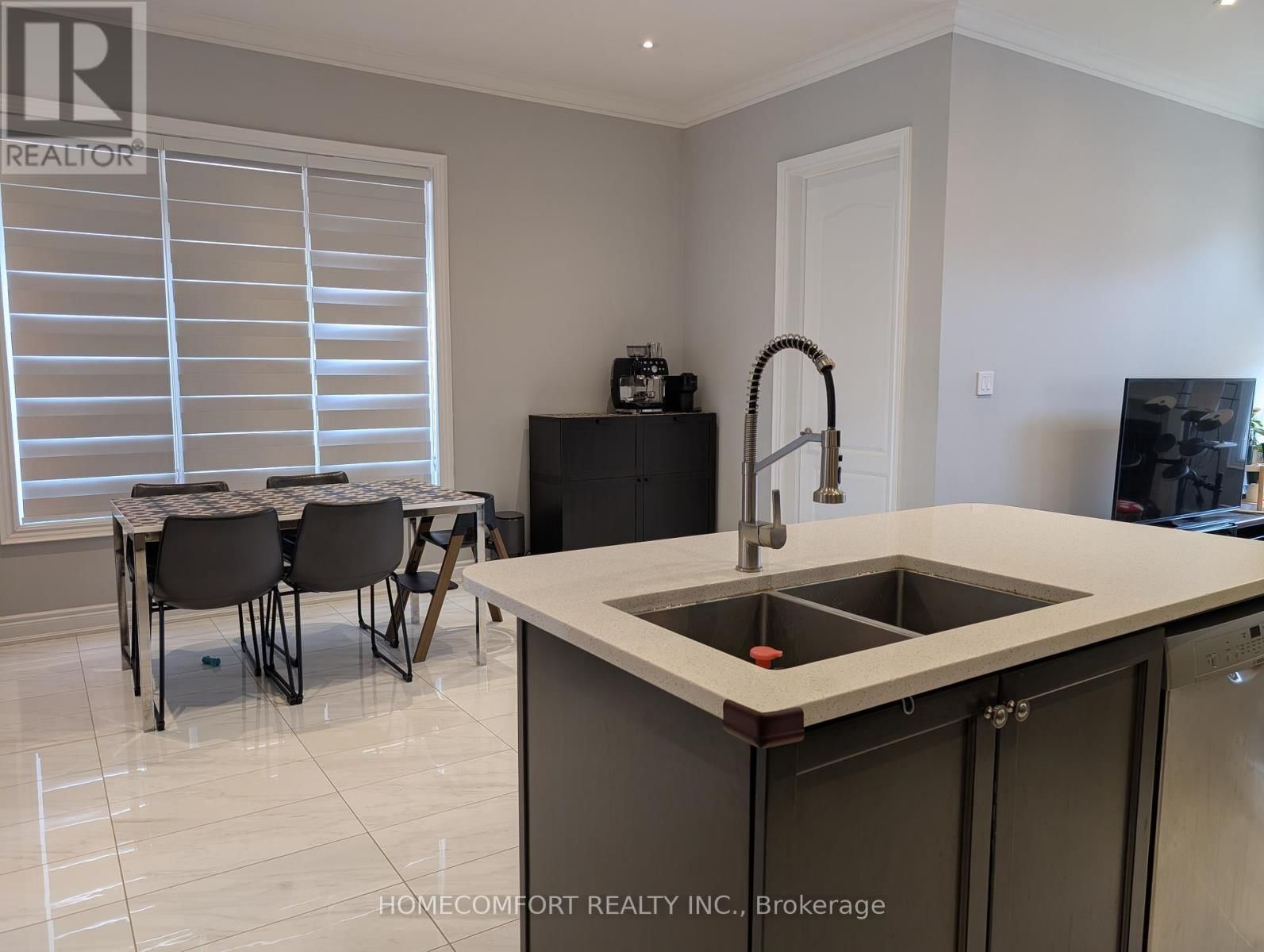 230 PARADELLE DRIVE Image 14