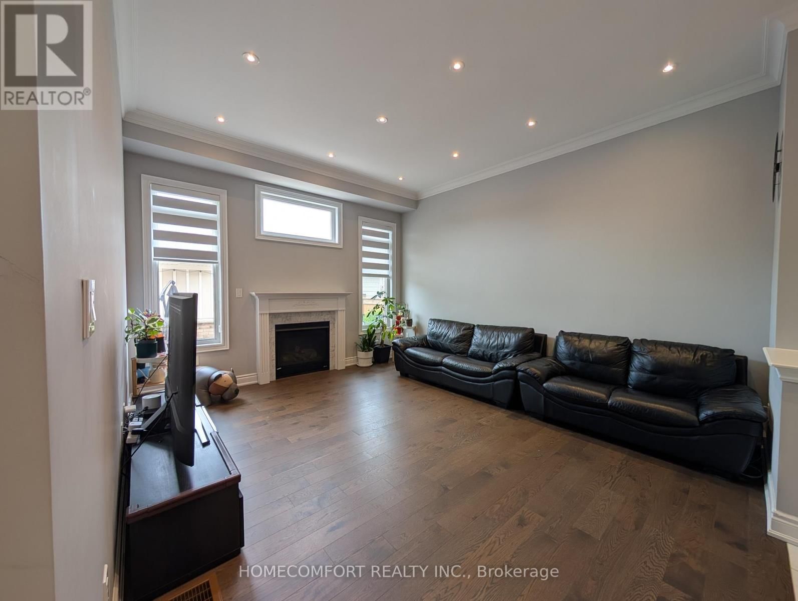 230 PARADELLE DRIVE Image 16