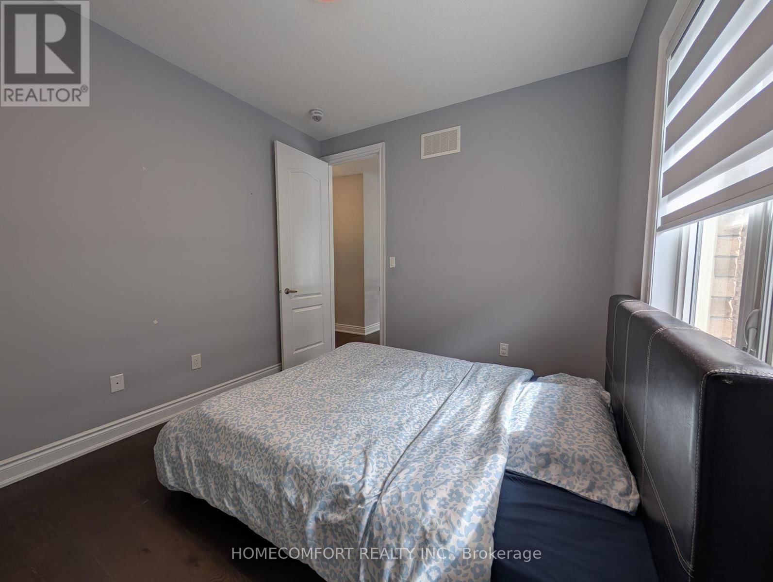 230 PARADELLE DRIVE Image 24