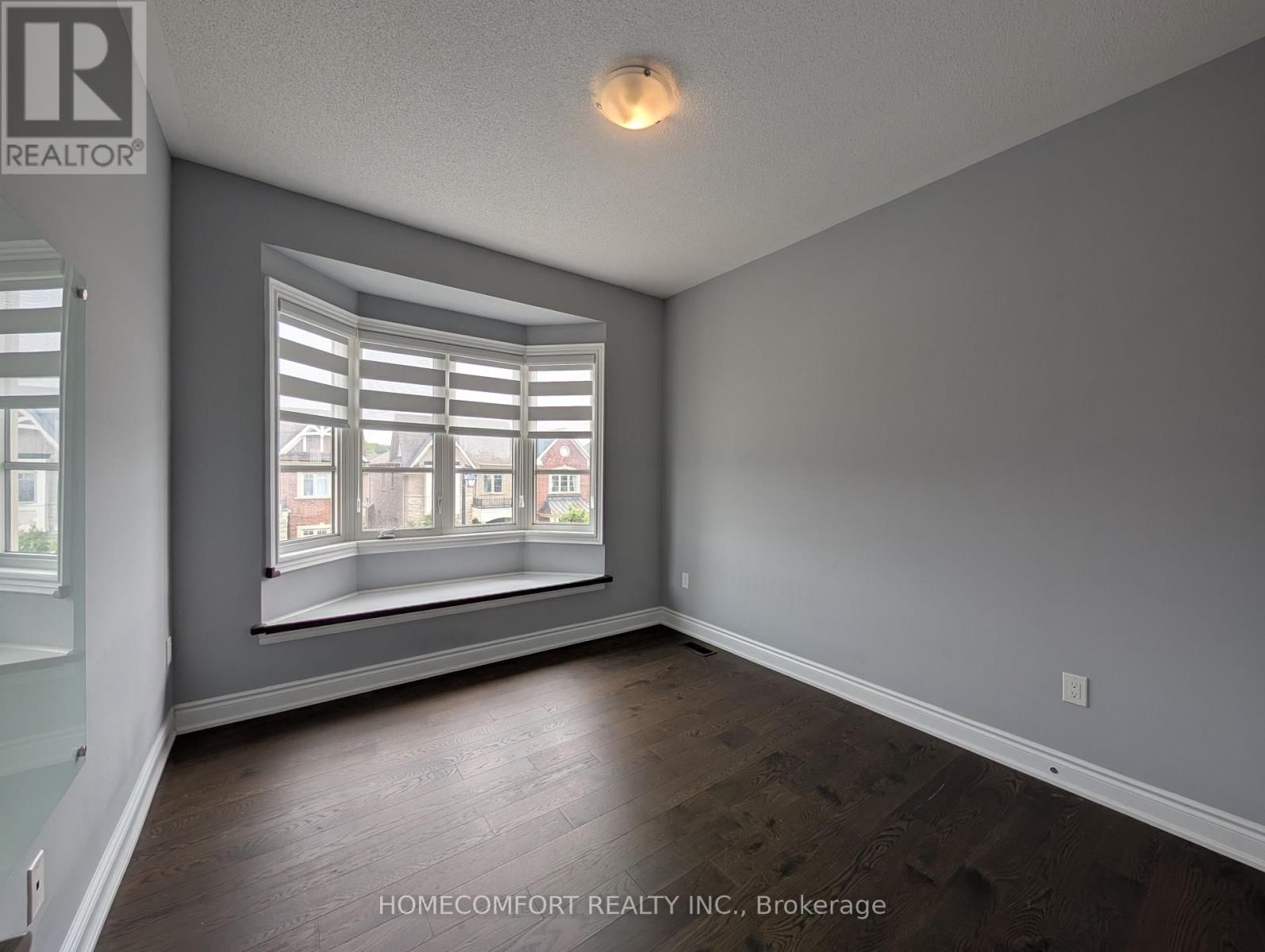 230 PARADELLE DRIVE Image 26