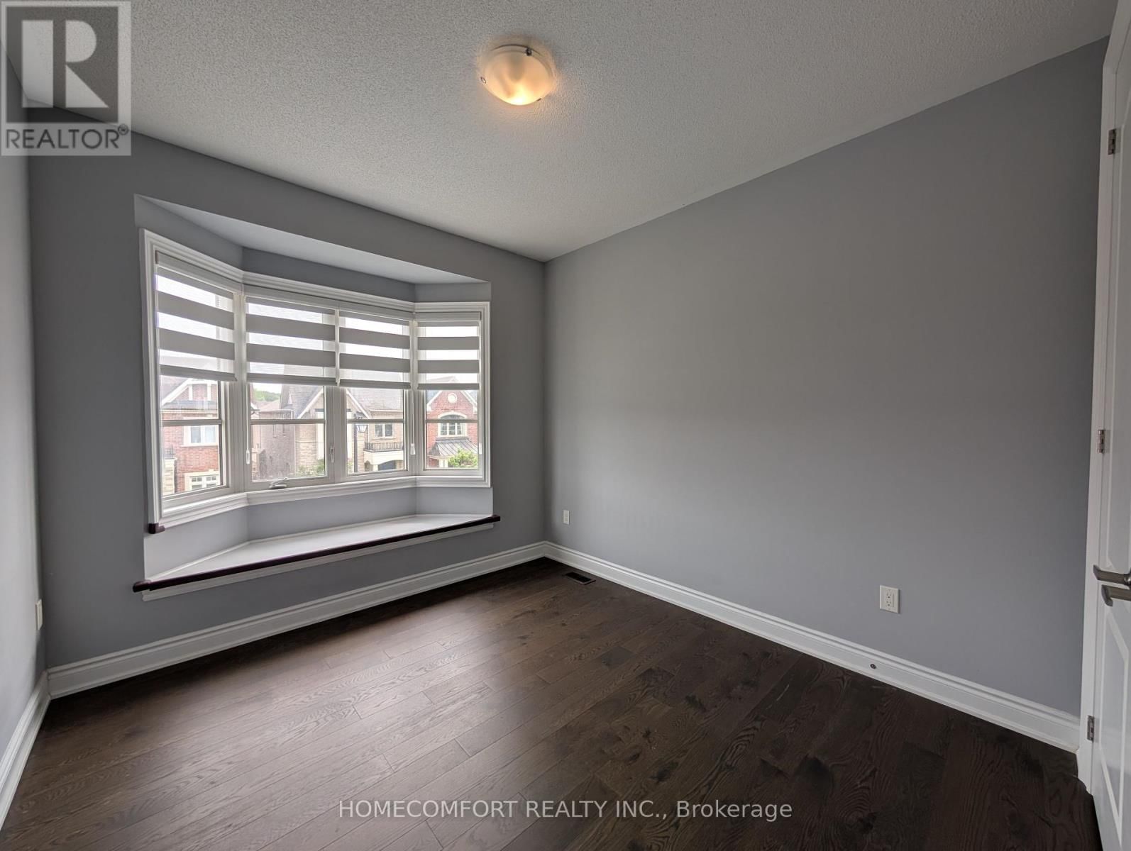 230 PARADELLE DRIVE Image 27