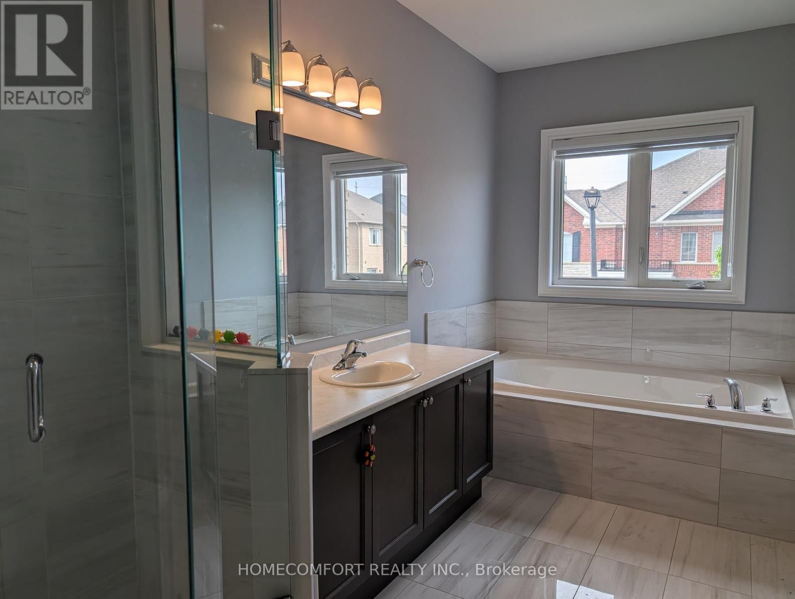 230 PARADELLE DRIVE Image 33