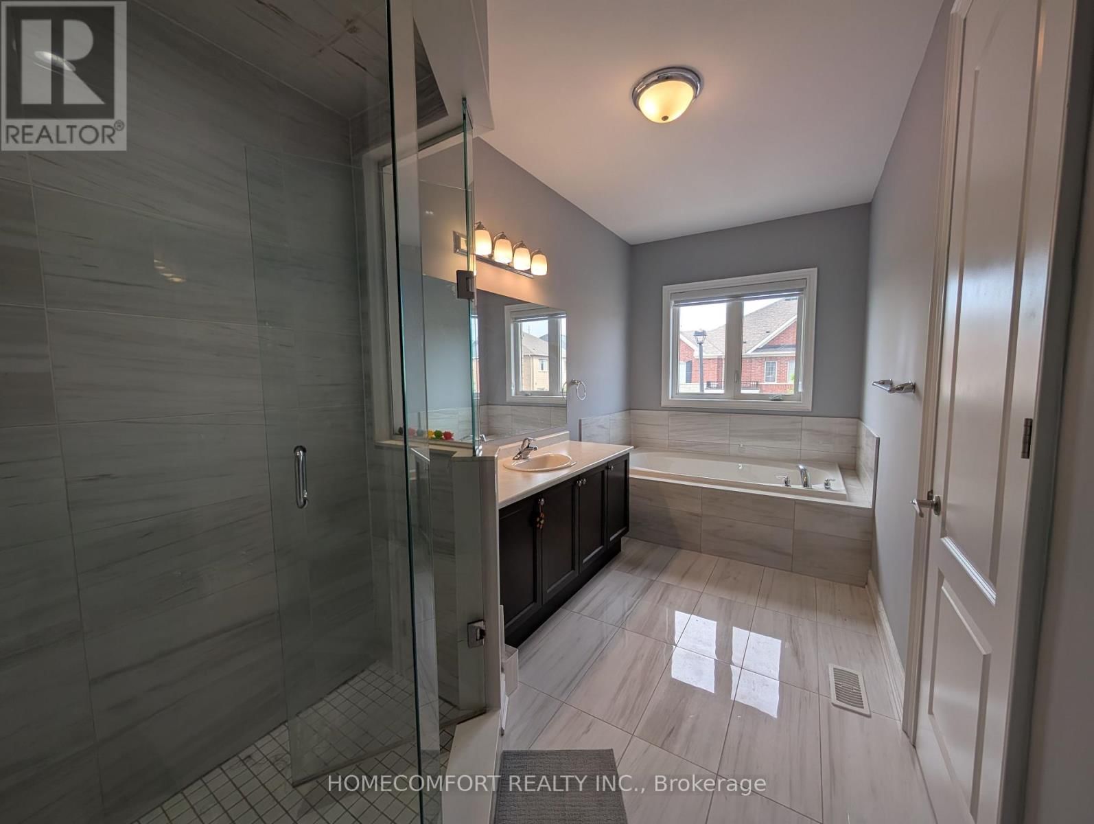 230 PARADELLE DRIVE Image 34