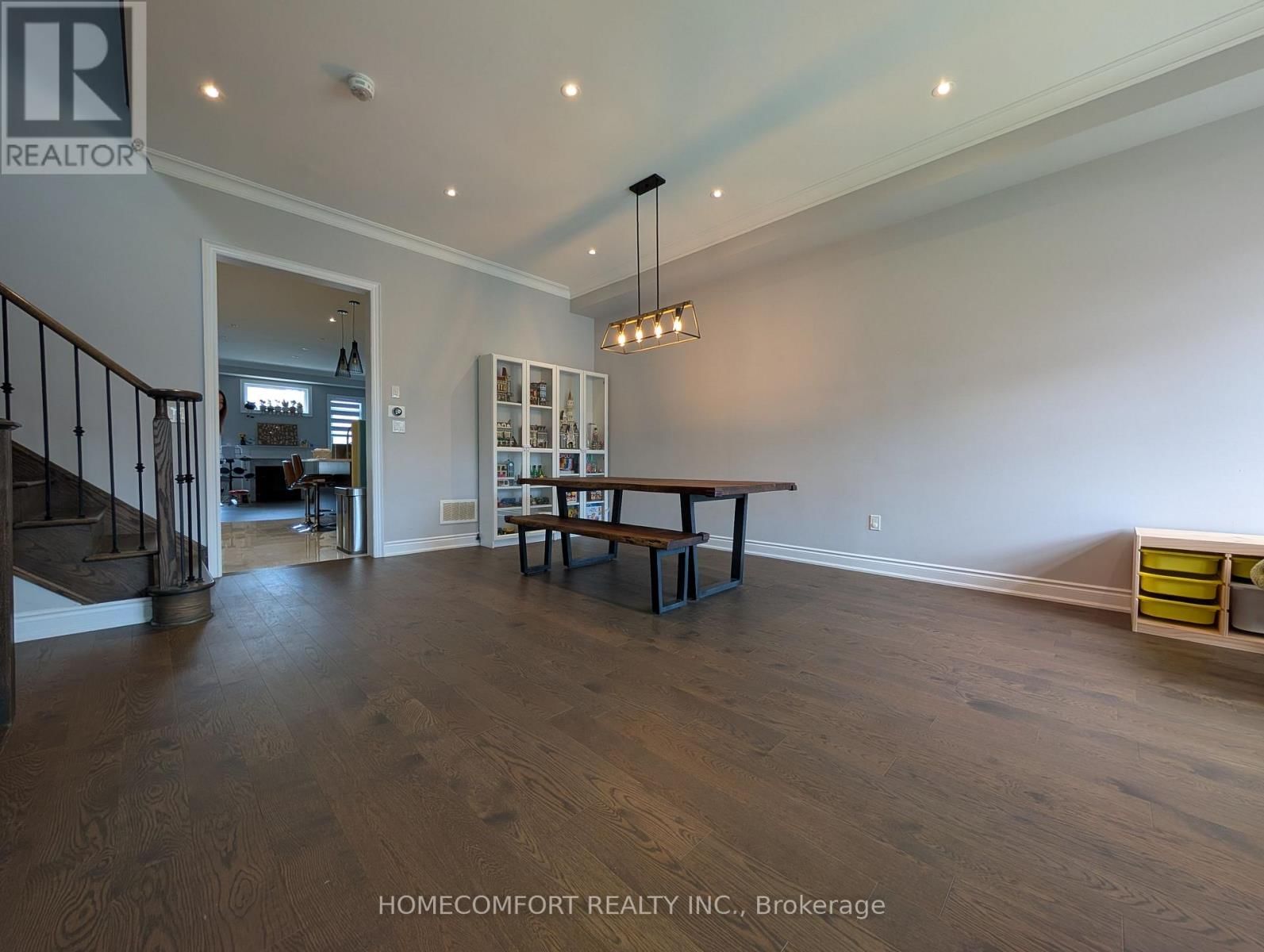 230 PARADELLE DRIVE Image 4