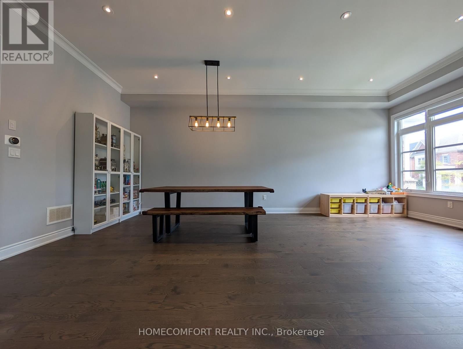 230 PARADELLE DRIVE Image 9
