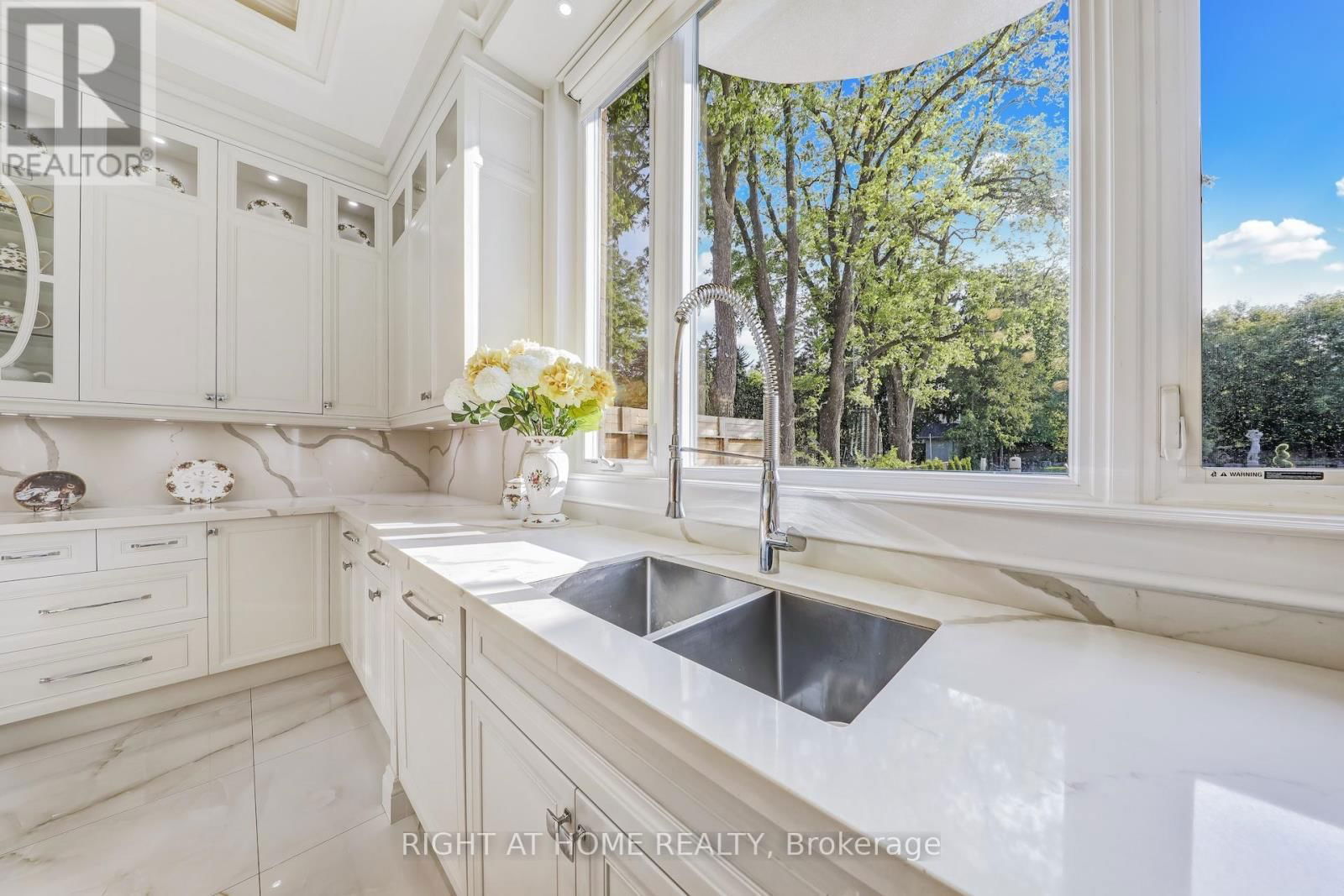 10 YONGEVIEW AVENUE Image 29