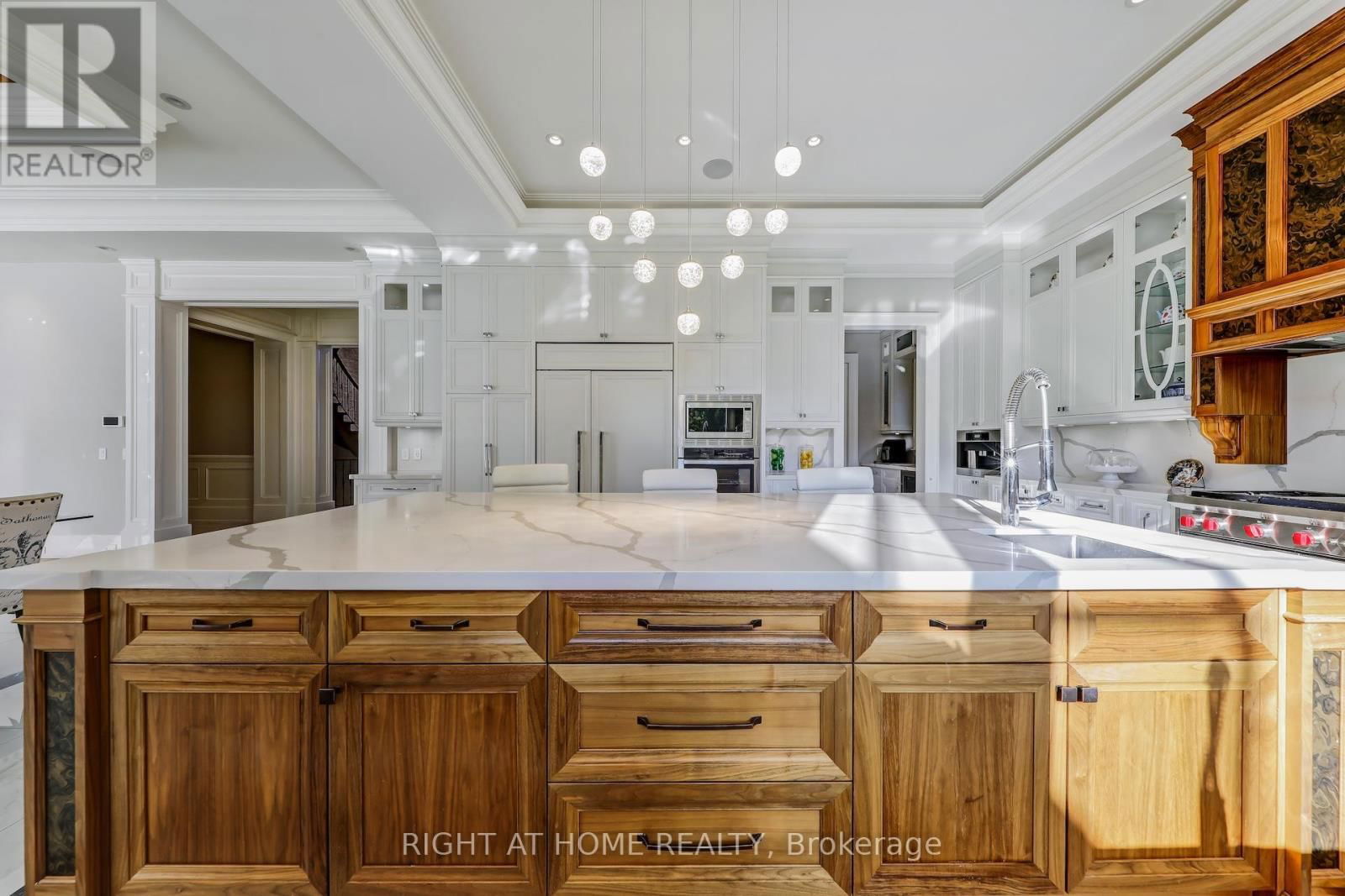 10 YONGEVIEW AVENUE Image 31