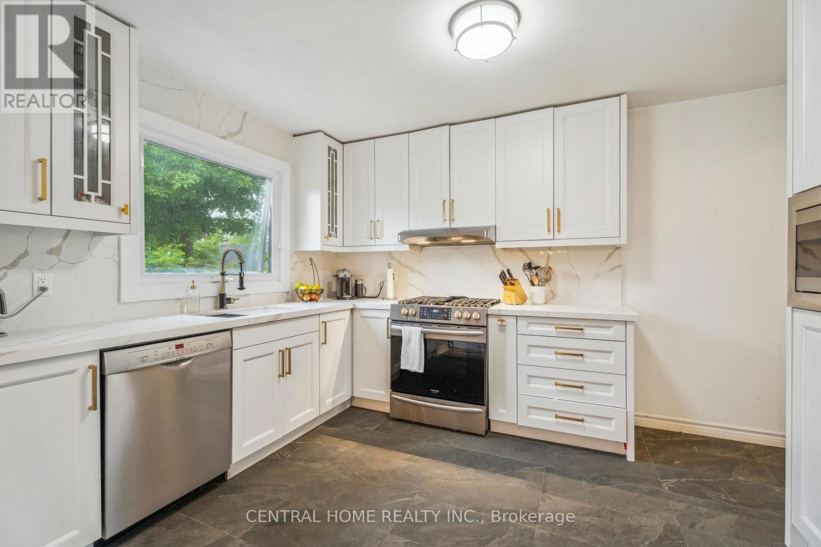 50 METRO ROAD SOUTH Image 9