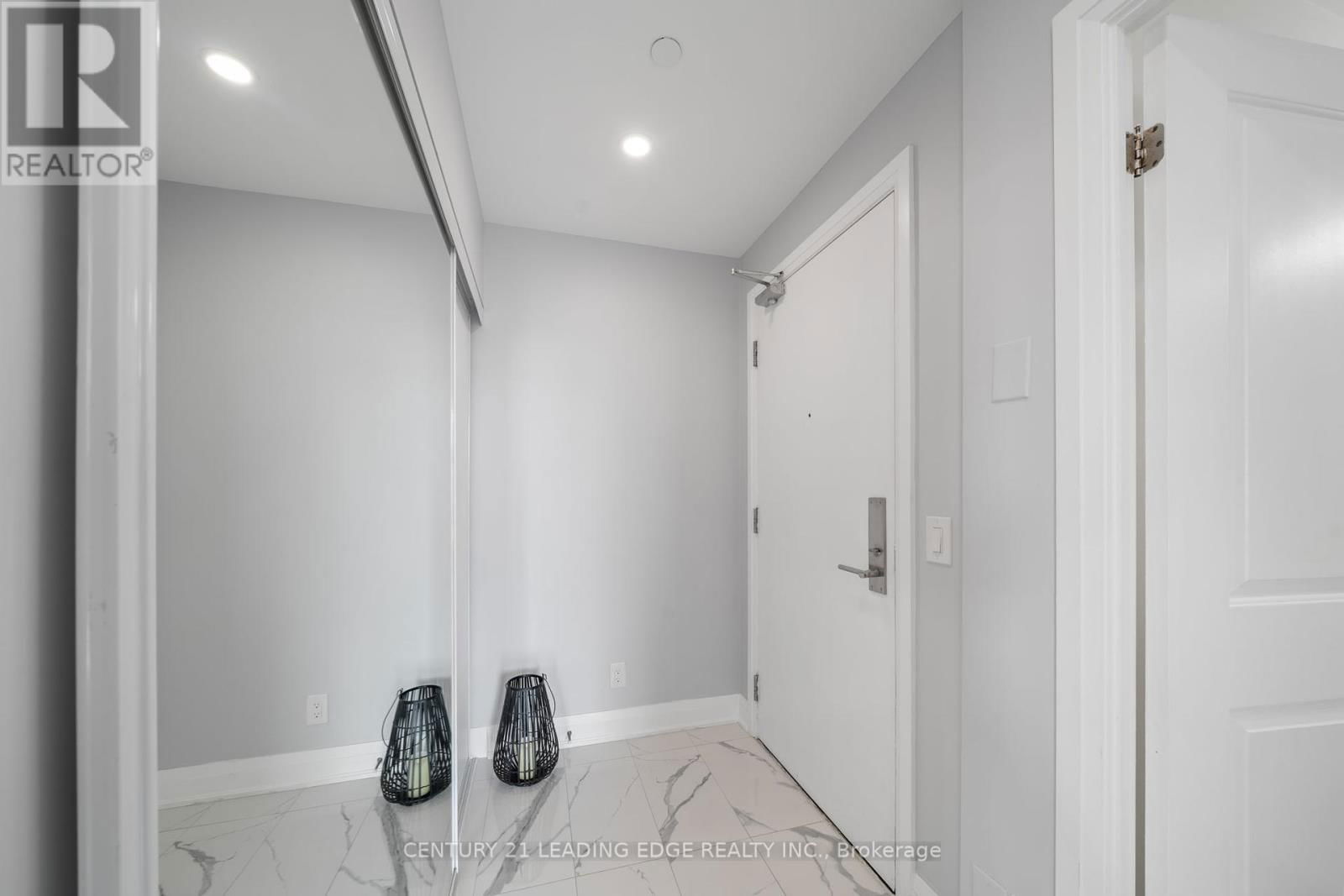 1112 - 520 STEELES AVENUE WEST Image 2