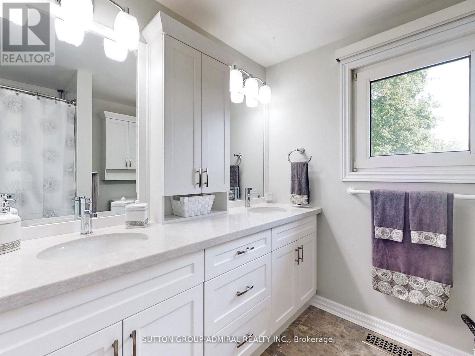 308 PETHERAM PLACE Image 26