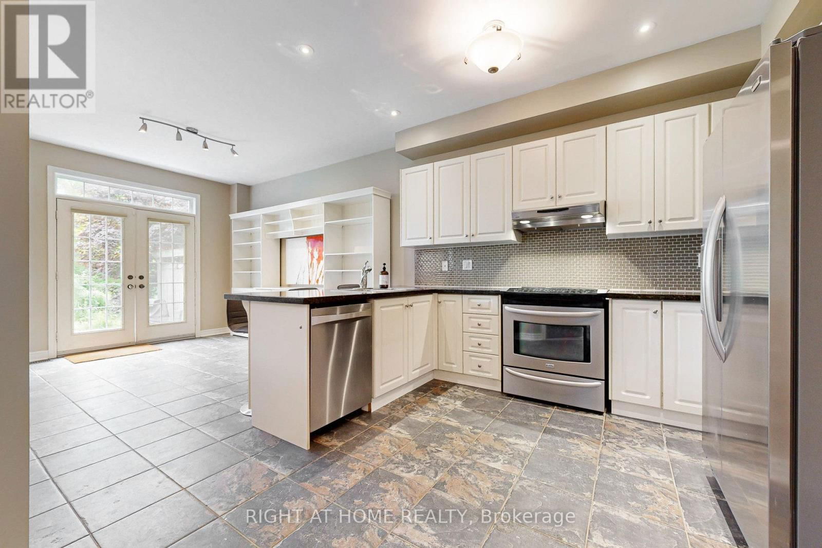 41 - 280 PARADELLE DRIVE Image 12