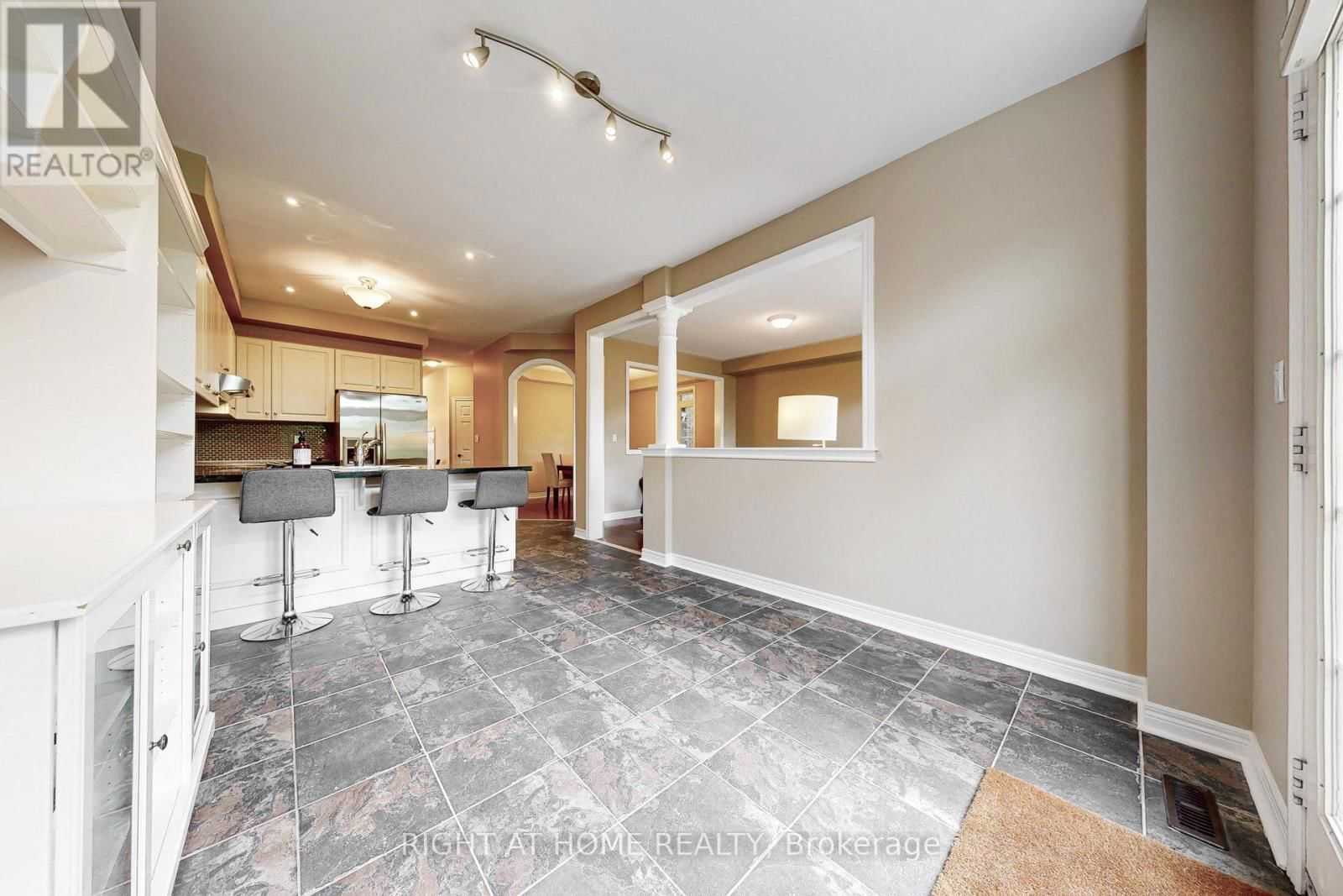 41 - 280 PARADELLE DRIVE Image 14