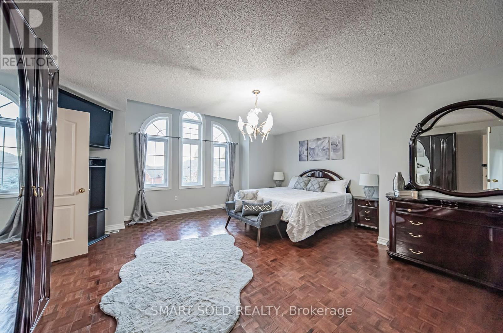 58 HELMSDALE AVENUE Image 22