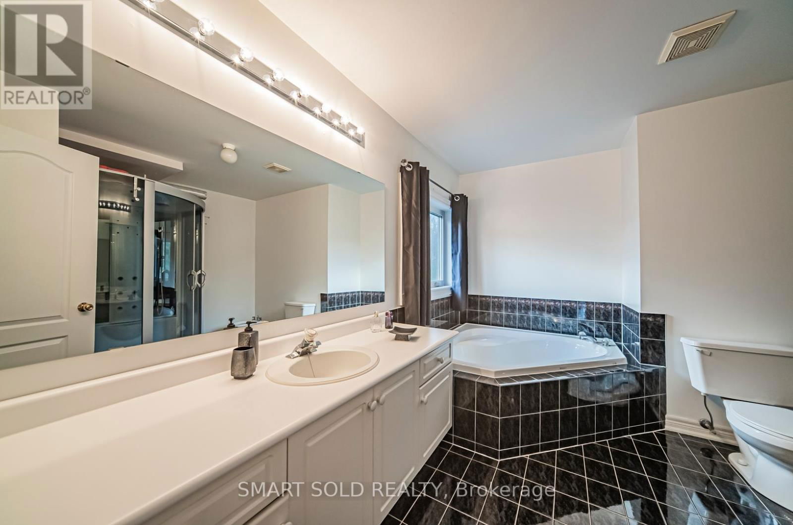 58 HELMSDALE AVENUE Image 26