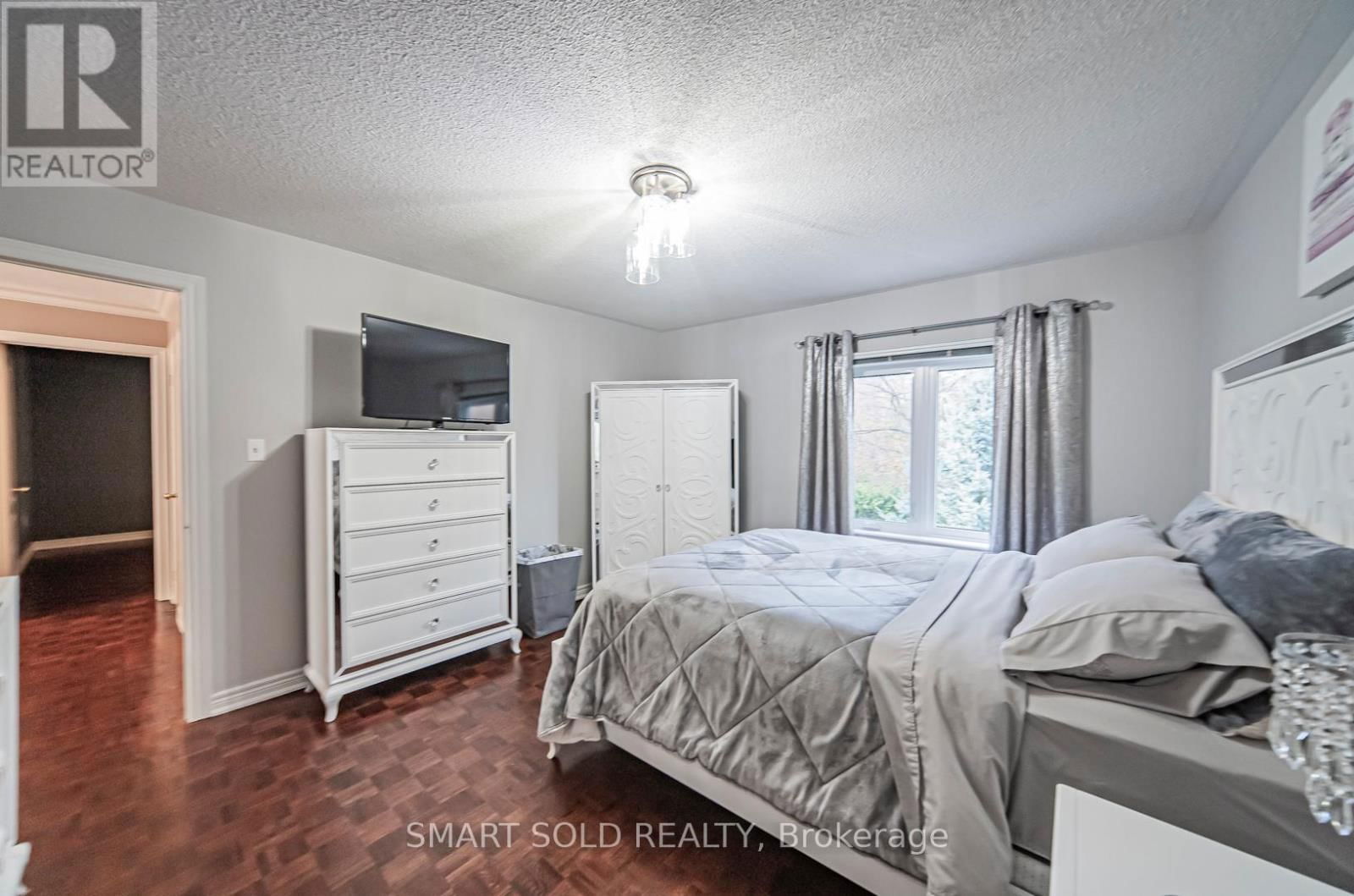 58 HELMSDALE AVENUE Image 29