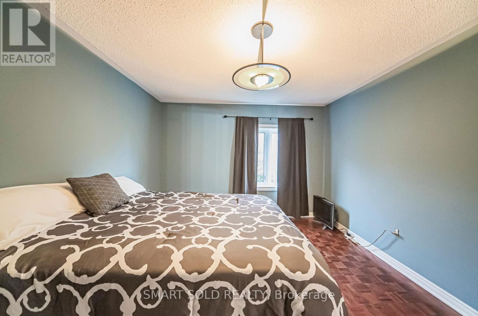 58 HELMSDALE AVENUE Image 32