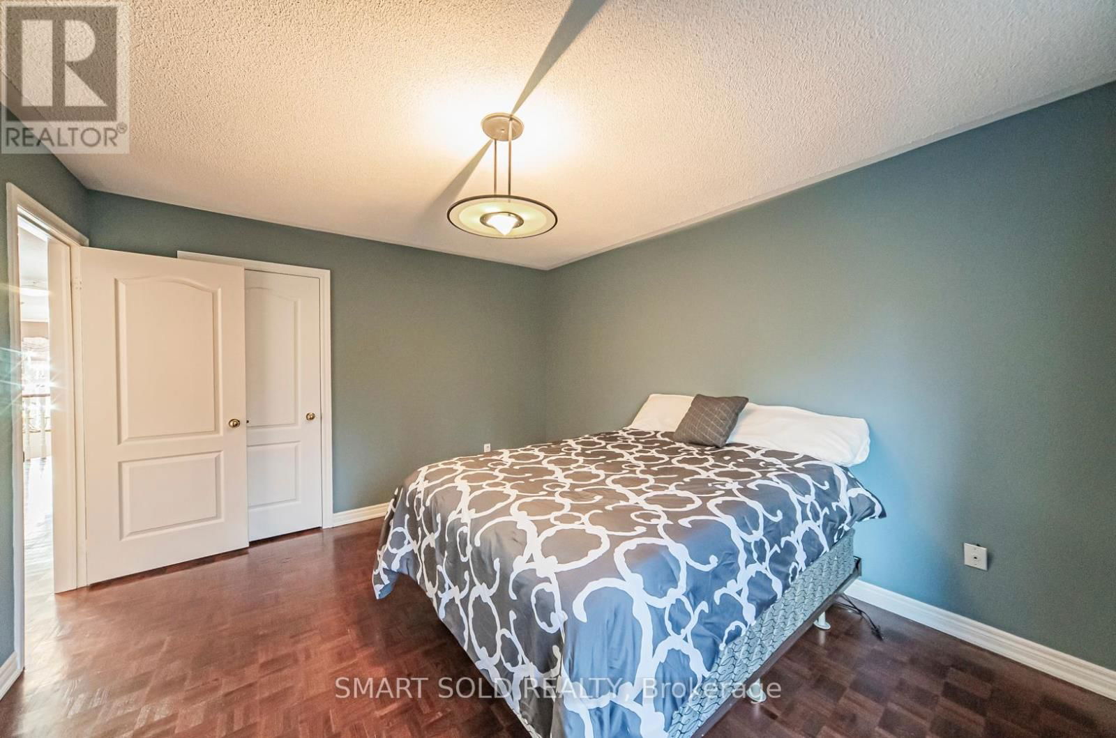 58 HELMSDALE AVENUE Image 33