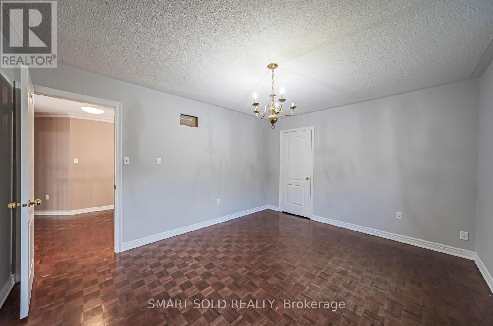 58 HELMSDALE AVENUE Image 34