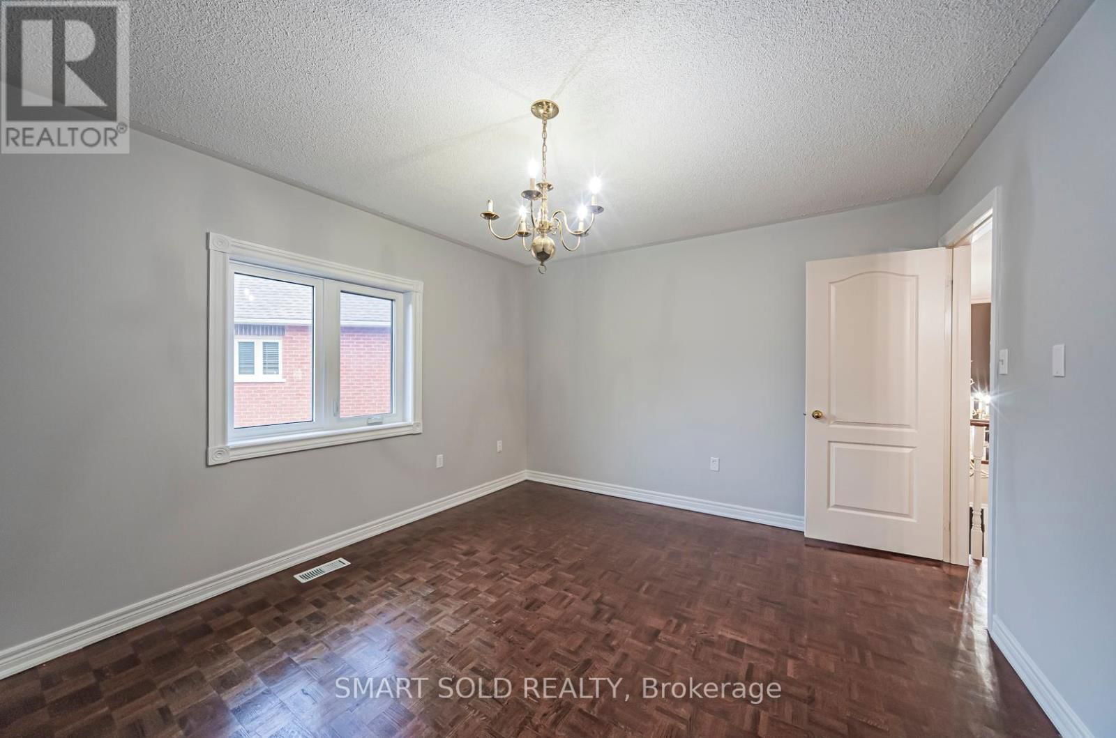 58 HELMSDALE AVENUE Image 35